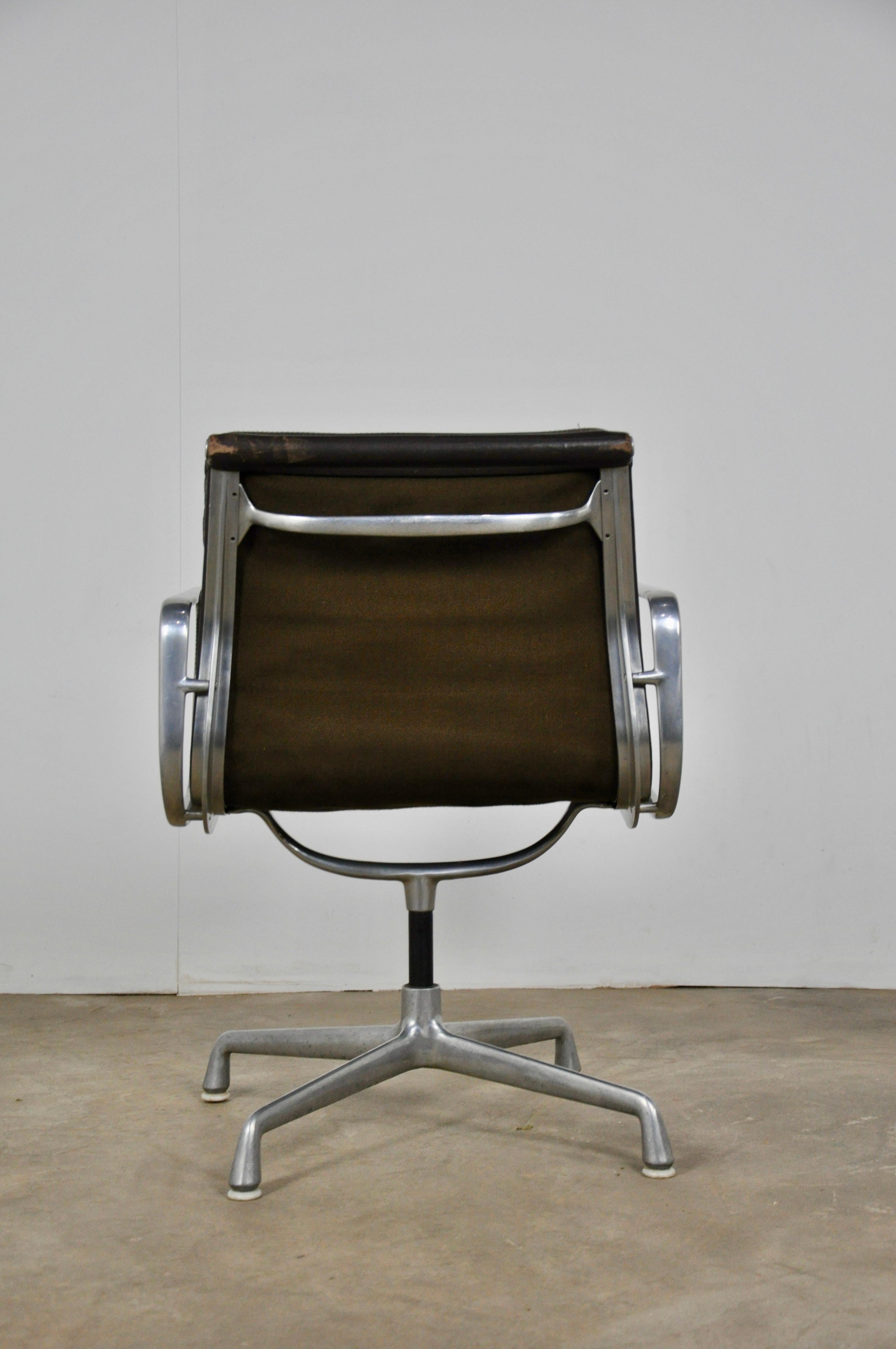 EA 208 Soft Pad Chair by Charles & Ray Eames for Herman Miller, 1970s In Good Condition In Lasne, BE