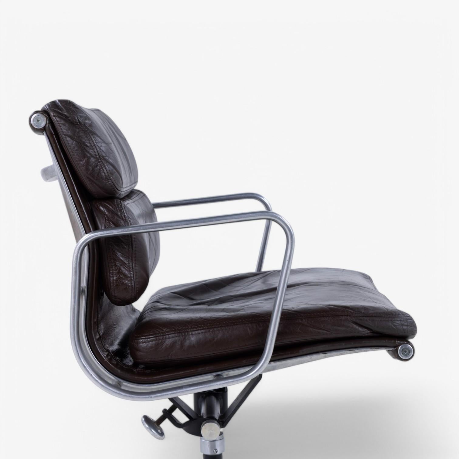 Acciaio EA 208 - Sedia da ufficio 'Softpad' di Charles and Ray Eames