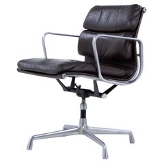 EA 208 - Sedia da ufficio 'Softpad' di Charles and Ray Eames