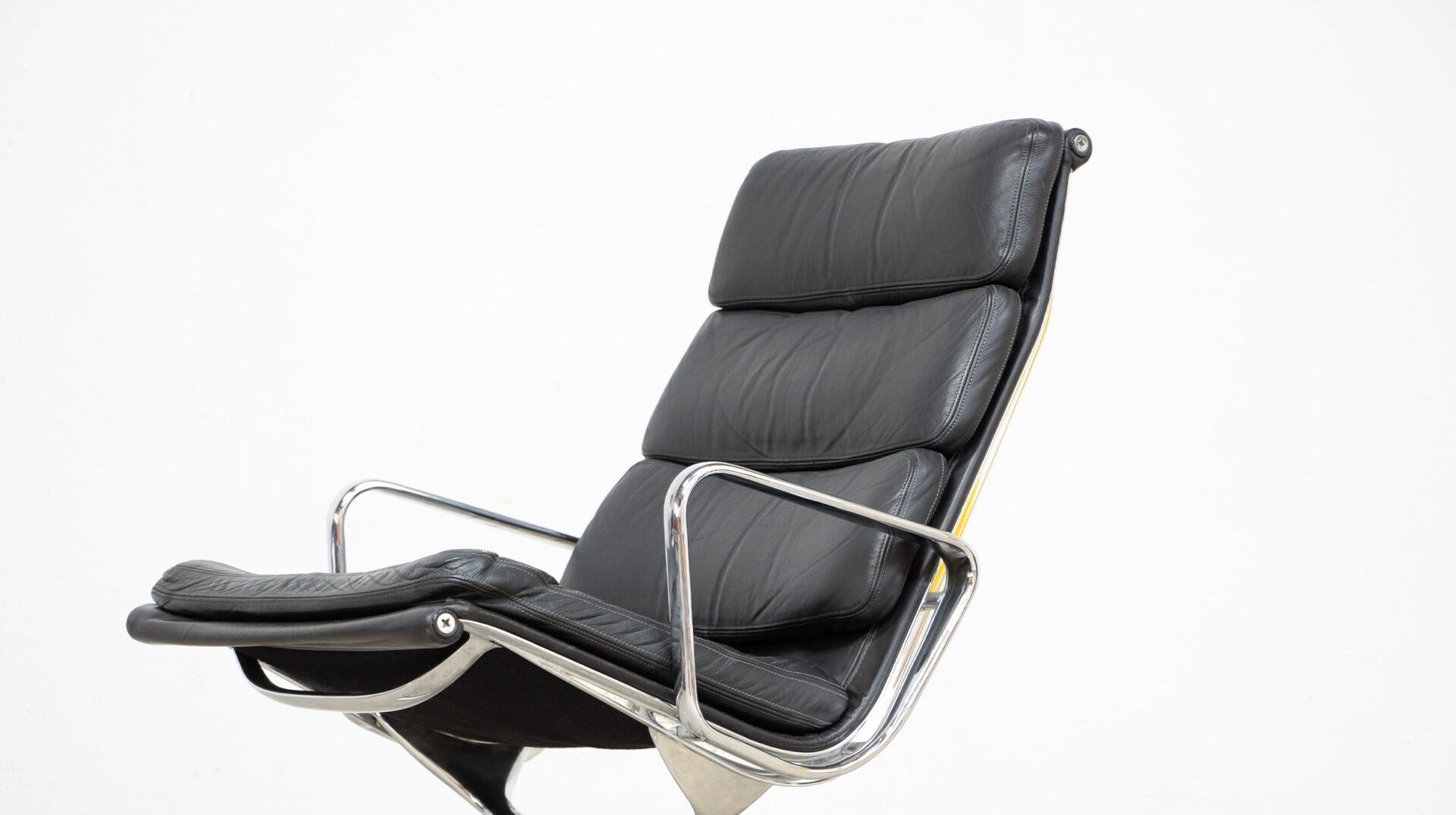 Sillón EA 216 de Charles and Ray Eames para Herman Miller Estadounidense en venta