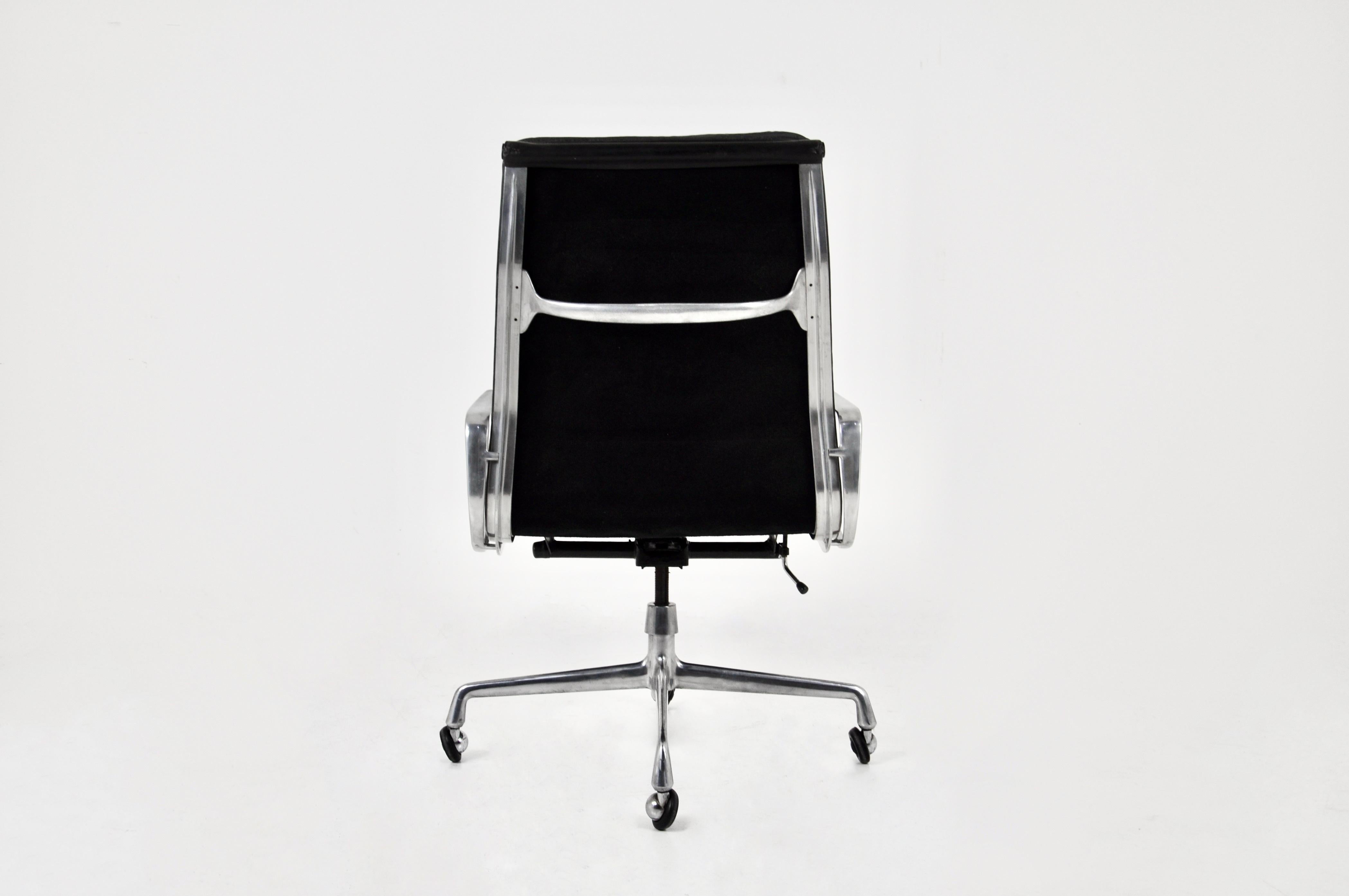 Late 20th Century Ea 216 Soft Pad Desk Chair by Charles & Ray Eames for Herman Miller, 1970s For Sale