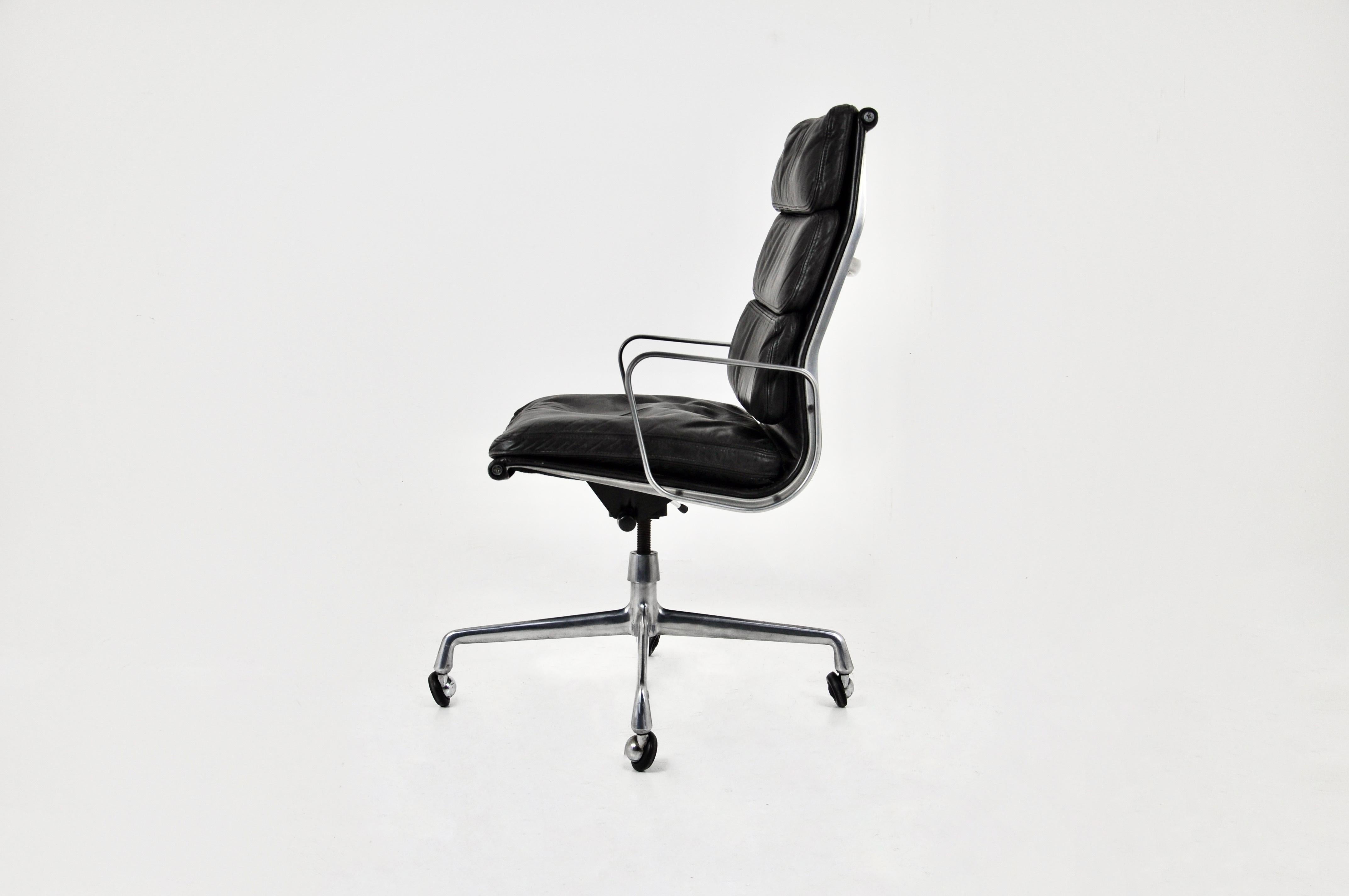 Aluminum Ea 216 Soft Pad Desk Chair by Charles & Ray Eames for Herman Miller, 1970s For Sale