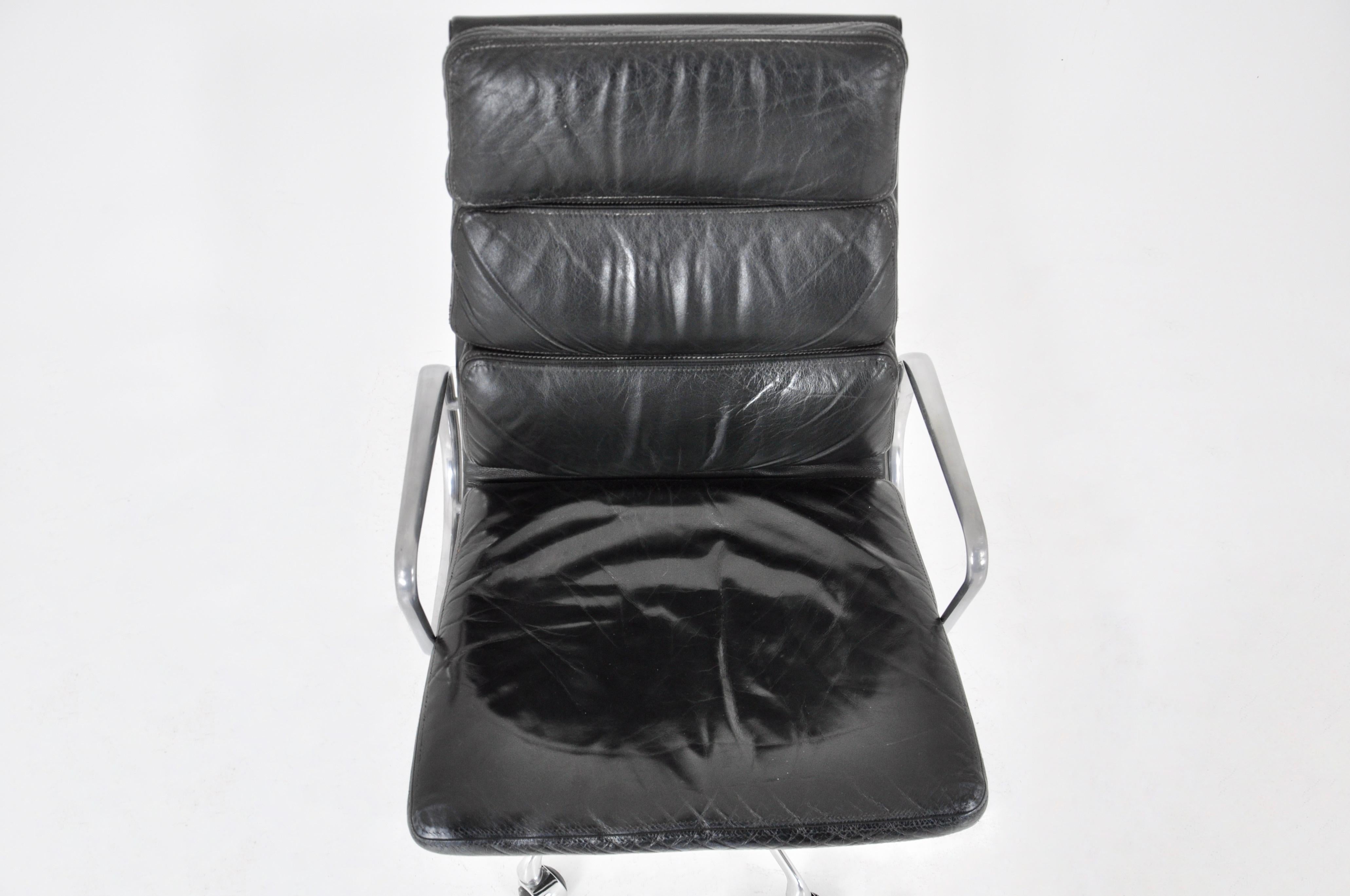 Ea 216 Soft Pad Desk Chair by Charles & Ray Eames for ICF, 1970s For Sale 4
