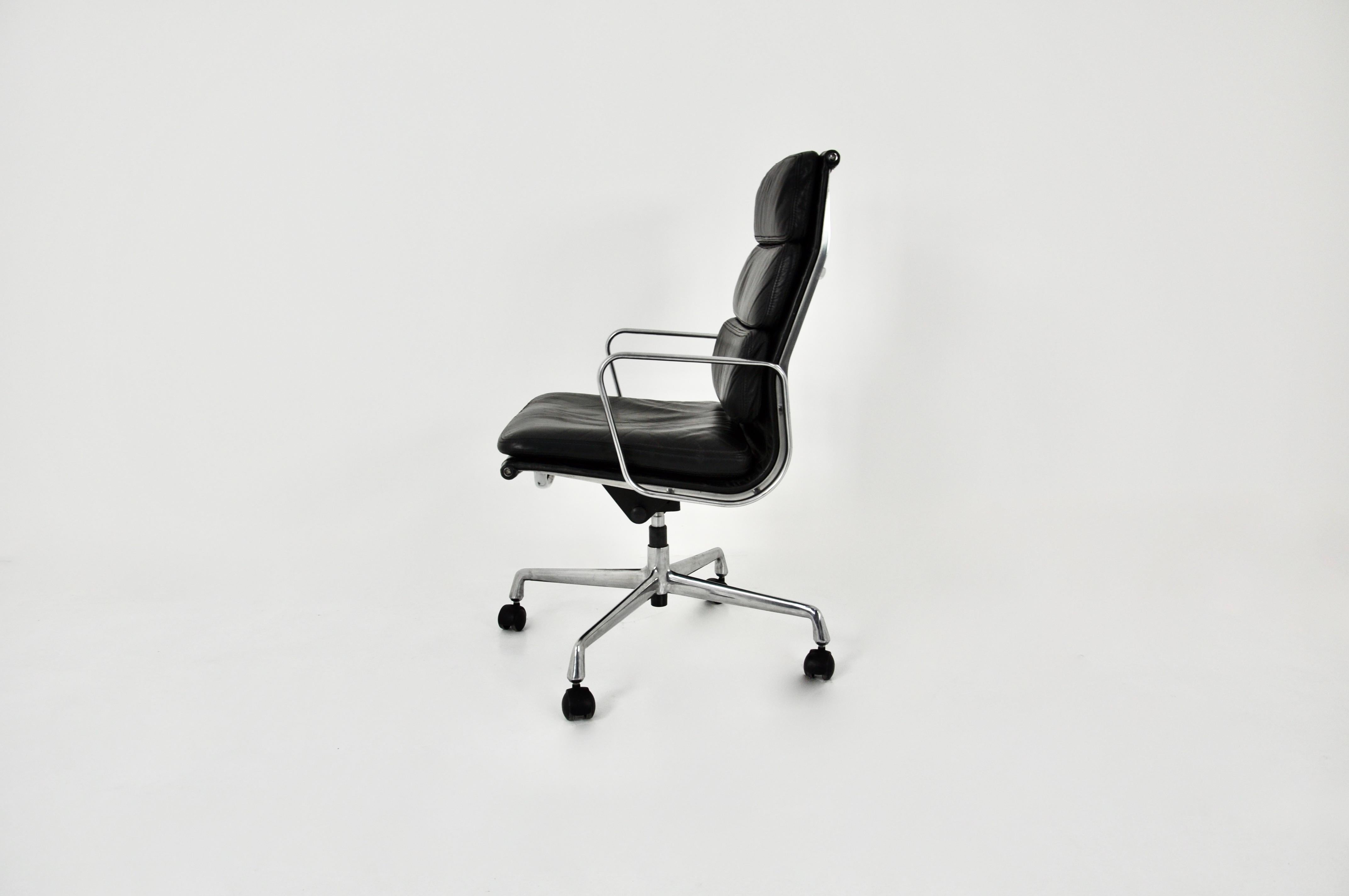 Late 20th Century Ea 216 Soft Pad Desk Chair by Charles & Ray Eames for ICF, 1970s