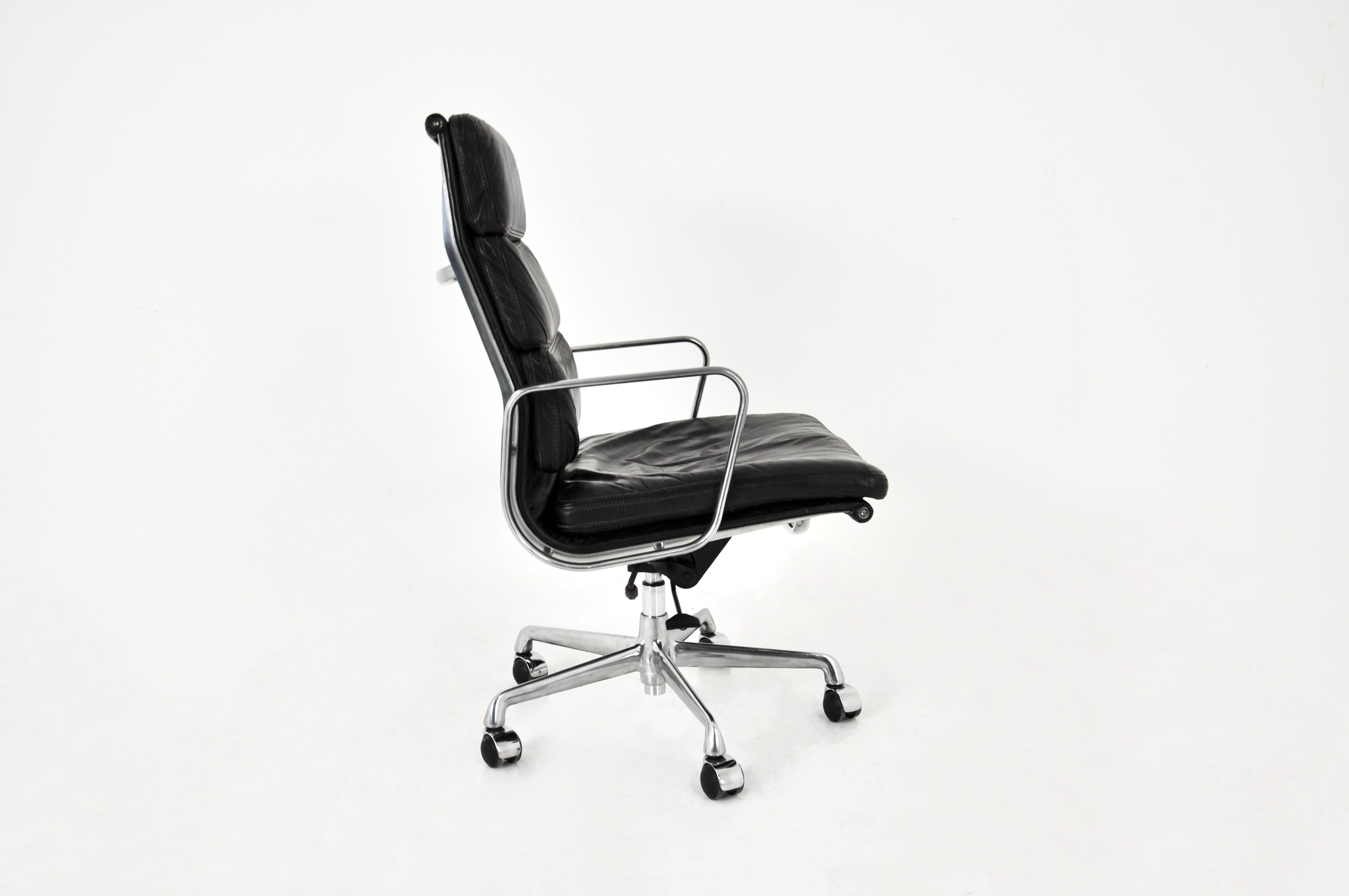 Aluminum Ea 216 Soft Pad Desk Chair by Charles & Ray Eames for ICF, 1970s For Sale