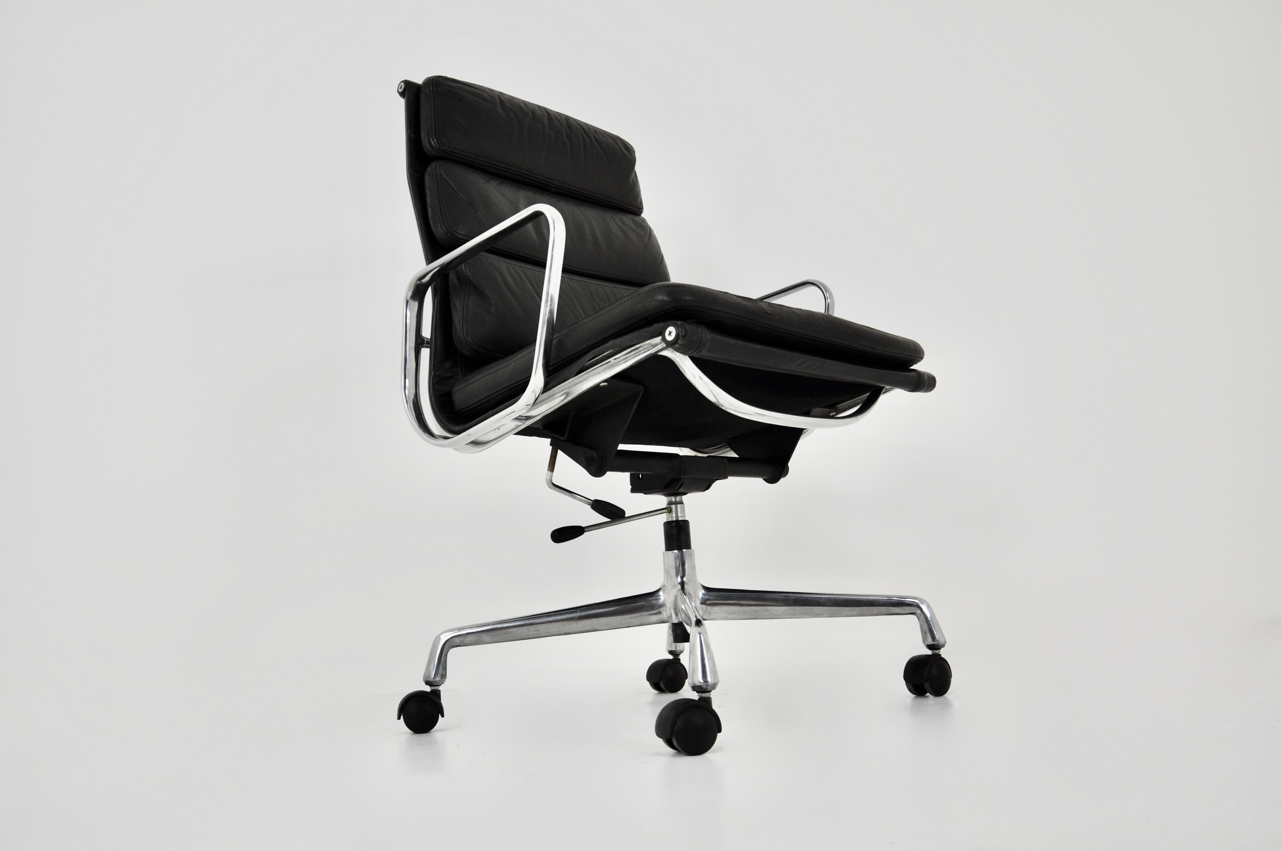 Ea 216 Soft Pad Desk Chair by Charles & Ray Eames for ICF, 1970s 2