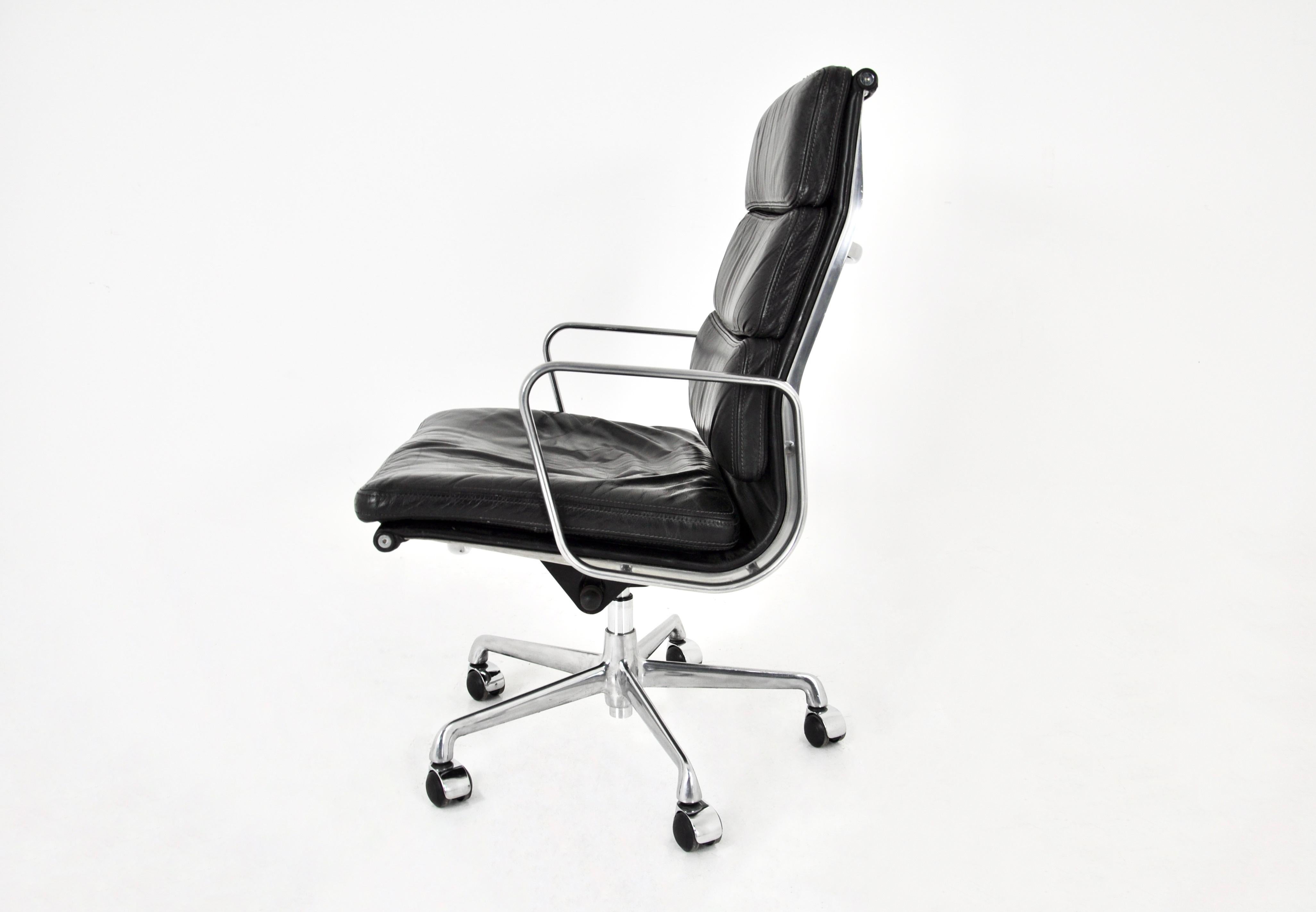 Ea 216 Soft Pad Desk Chair by Charles & Ray Eames for ICF, 1970s For Sale 2