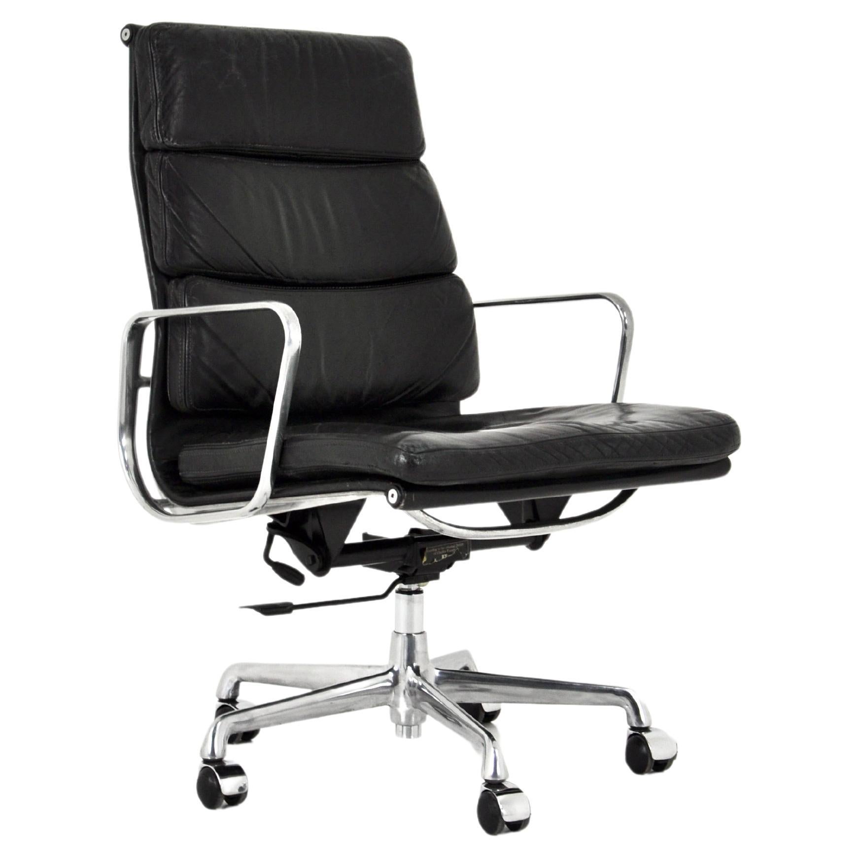 Ea 216 Soft Pad Desk Chair by Charles & Ray Eames for ICF, 1970s For Sale