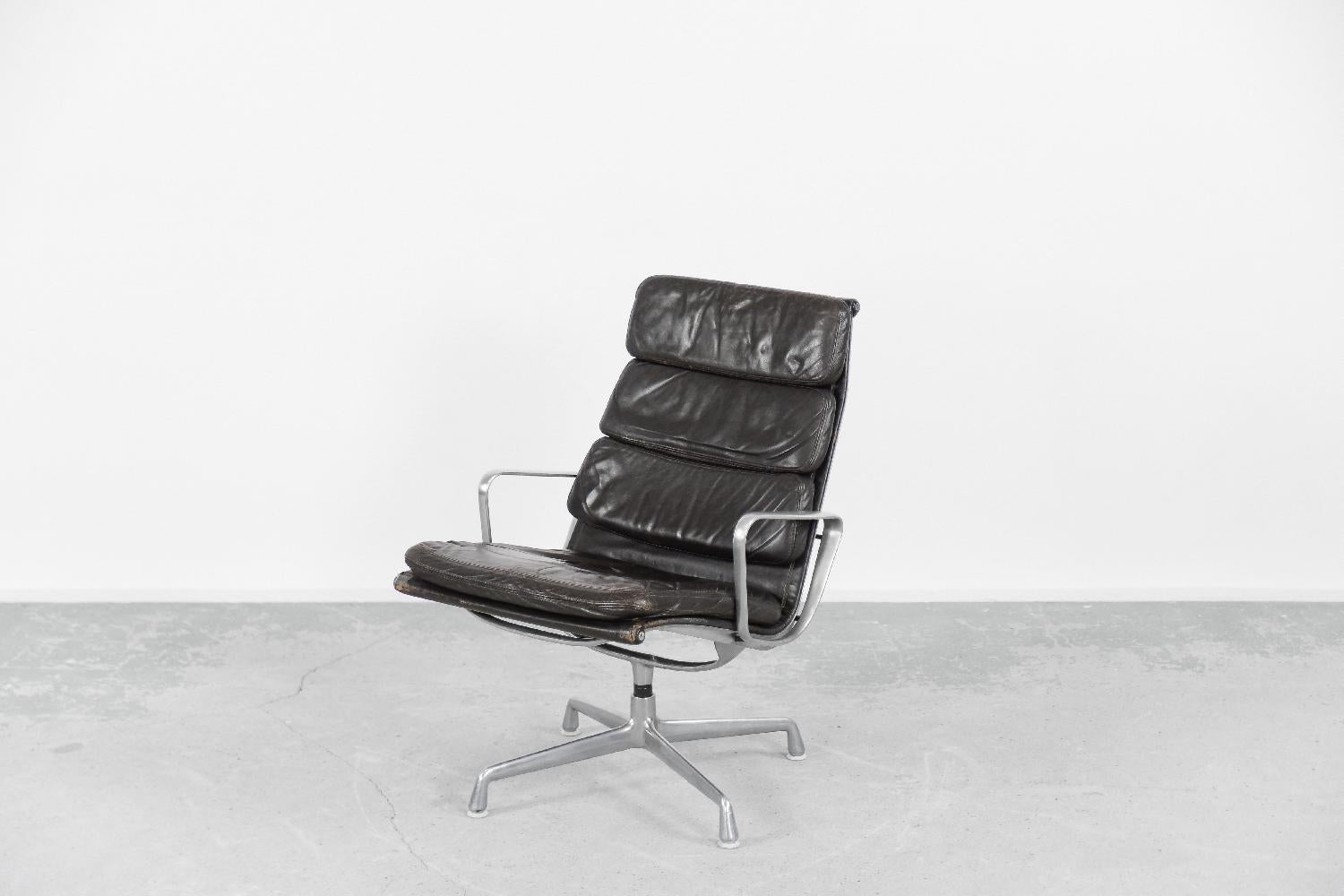 Ea 216 Soft Pad Desk Leather Chair by Charles&Ray Eames for Herman Miller, 1960s In Good Condition In Warszawa, Mazowieckie