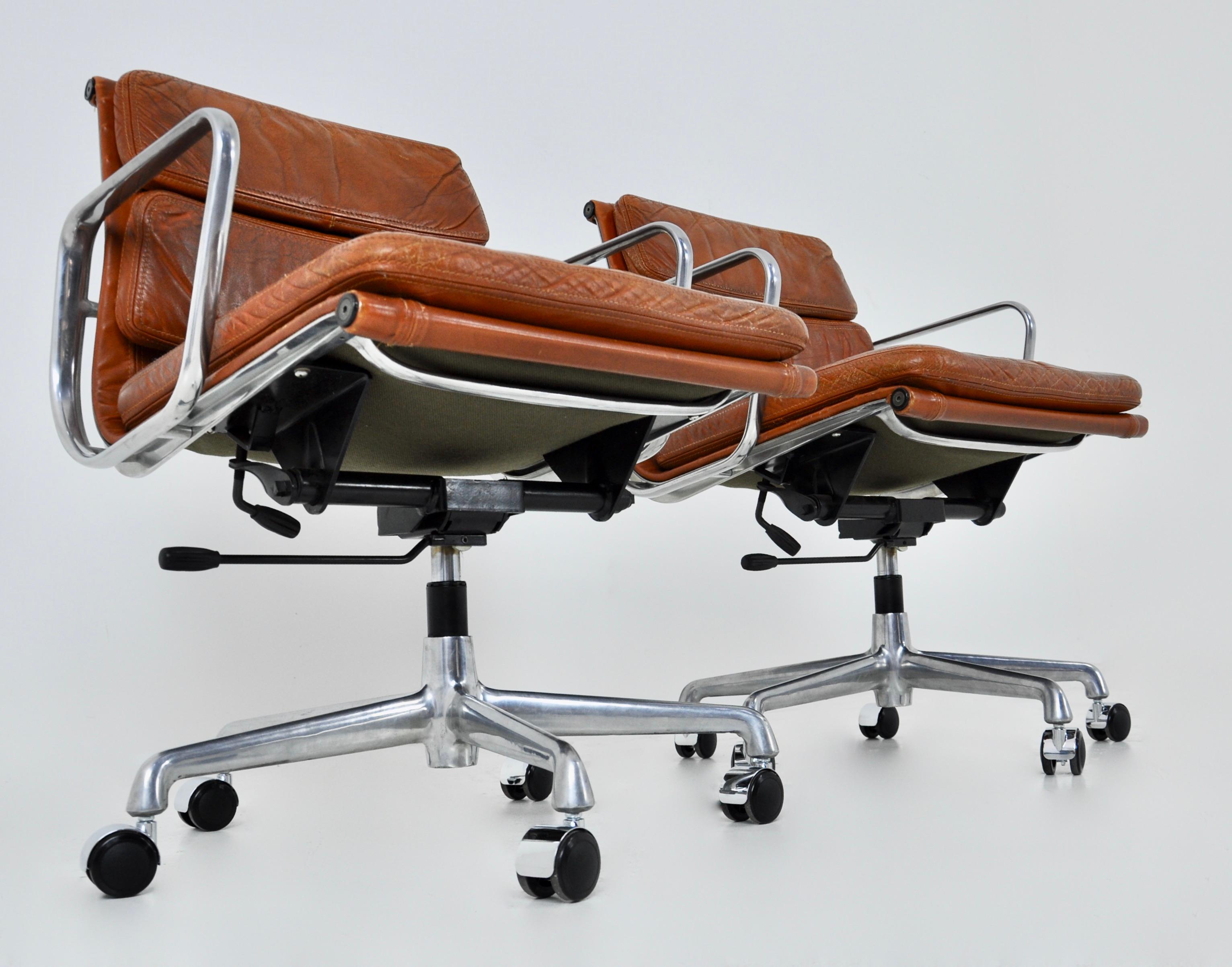 EA 217 Cognac Soft Pad Chair von Charles & Ray Eames für ICF, 1970er Jahre 2er-Set 2