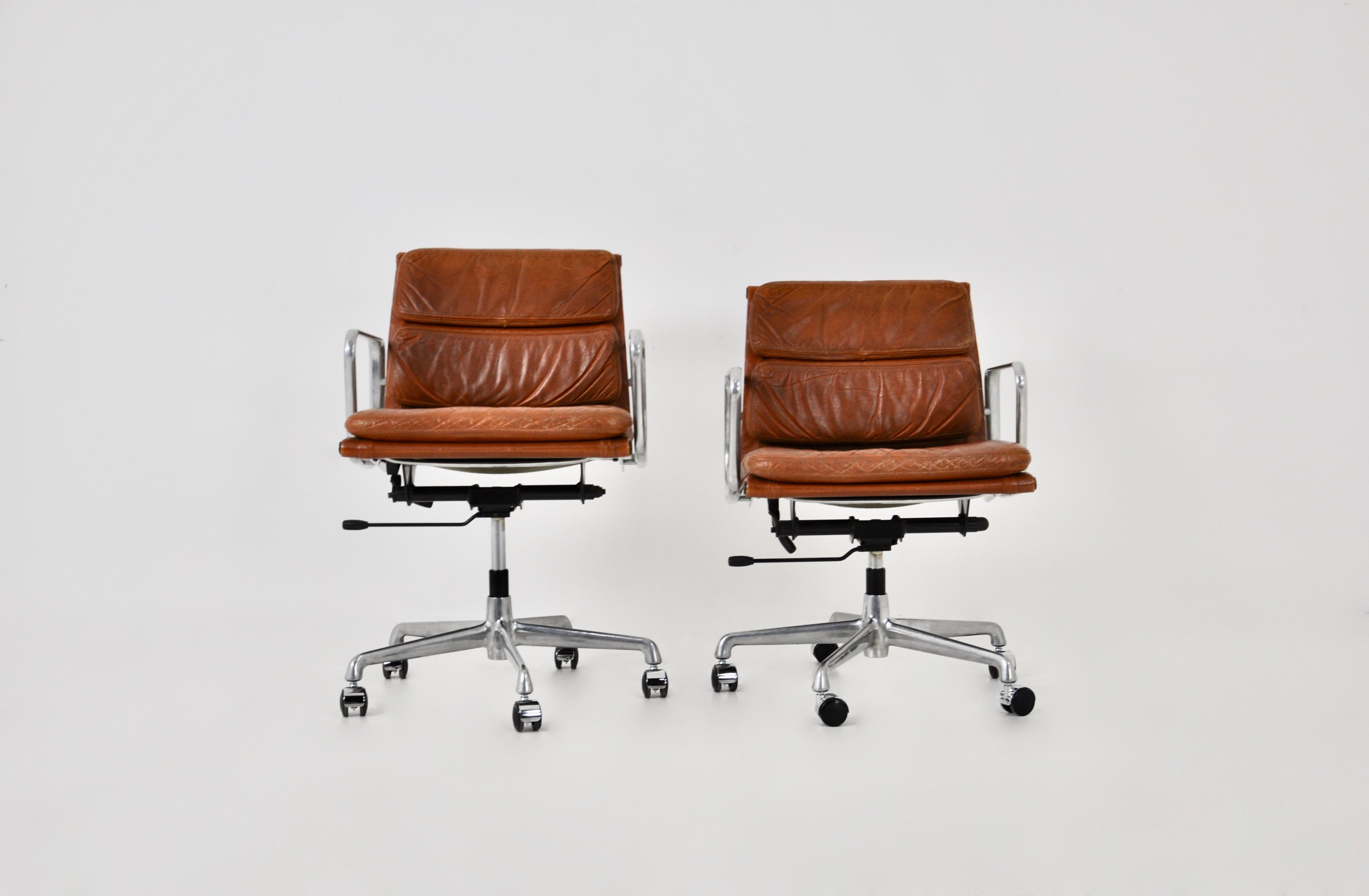 EA 217 Cognac Soft Pad Chair by Charles & Ray Eames for ICF, 1970s Set of 2 1