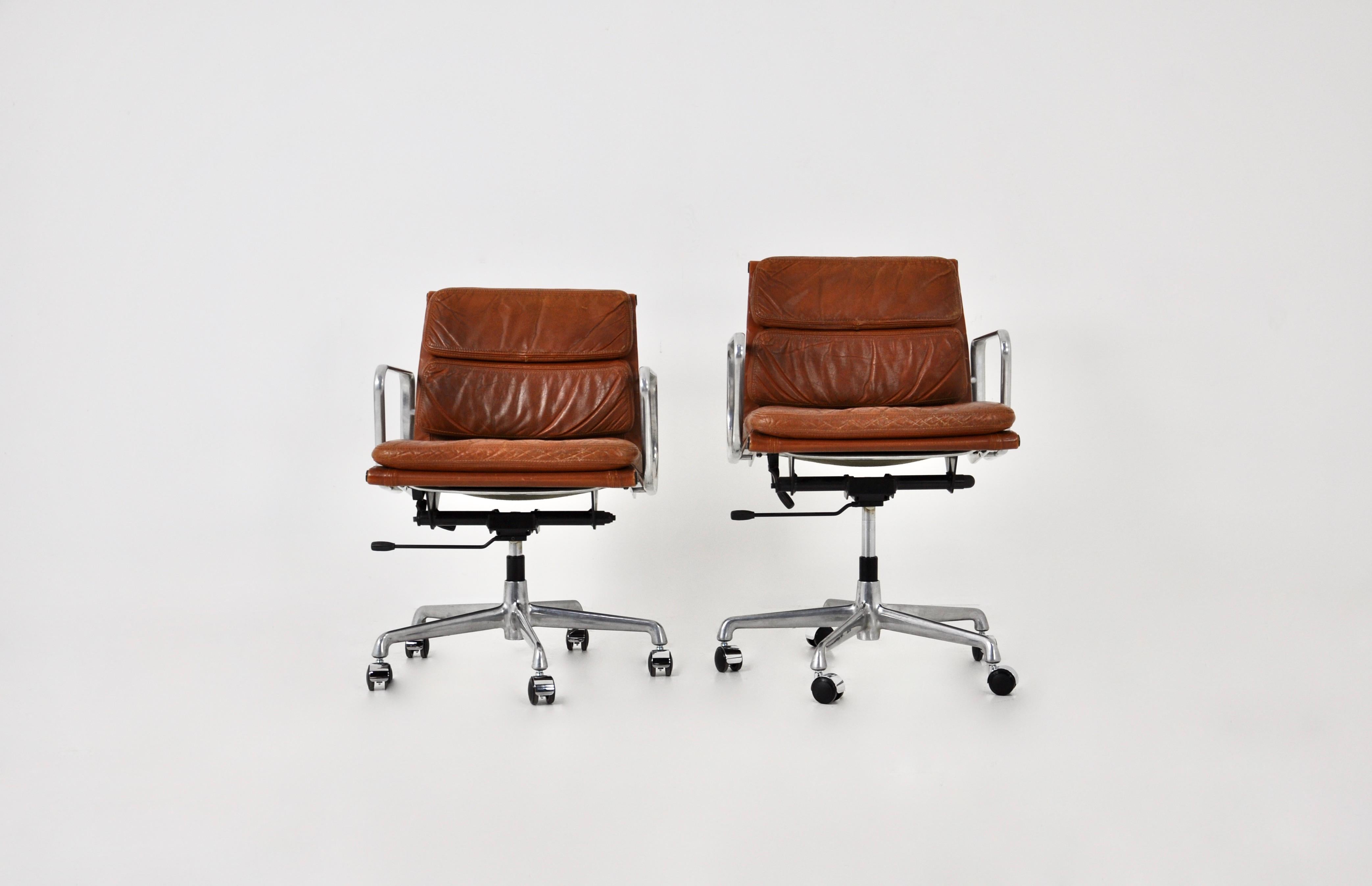 EA 217 Cognac Soft Pad Chair by Charles & Ray Eames for ICF, 1970s Set of 2 2