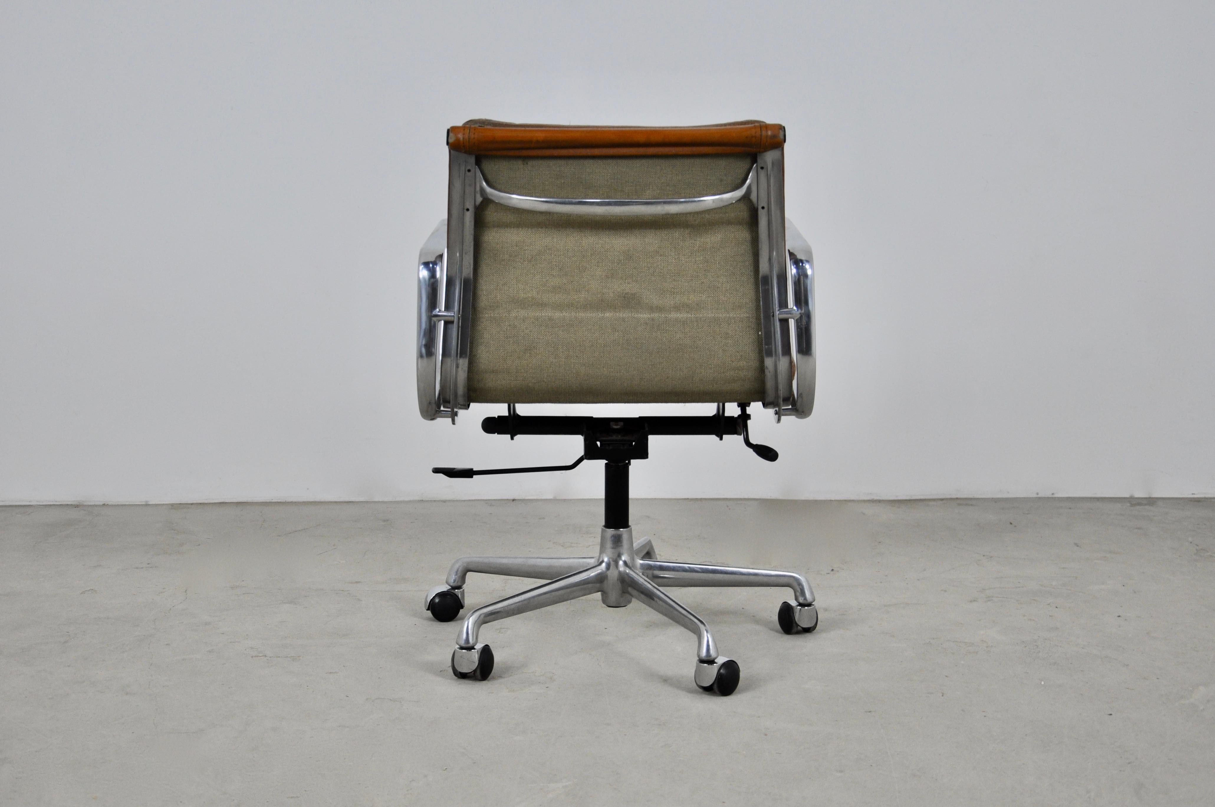 EA 217 Soft Pad Chair by Charles & Ray Eames for ICF, 1970s In Good Condition In Lasne, BE