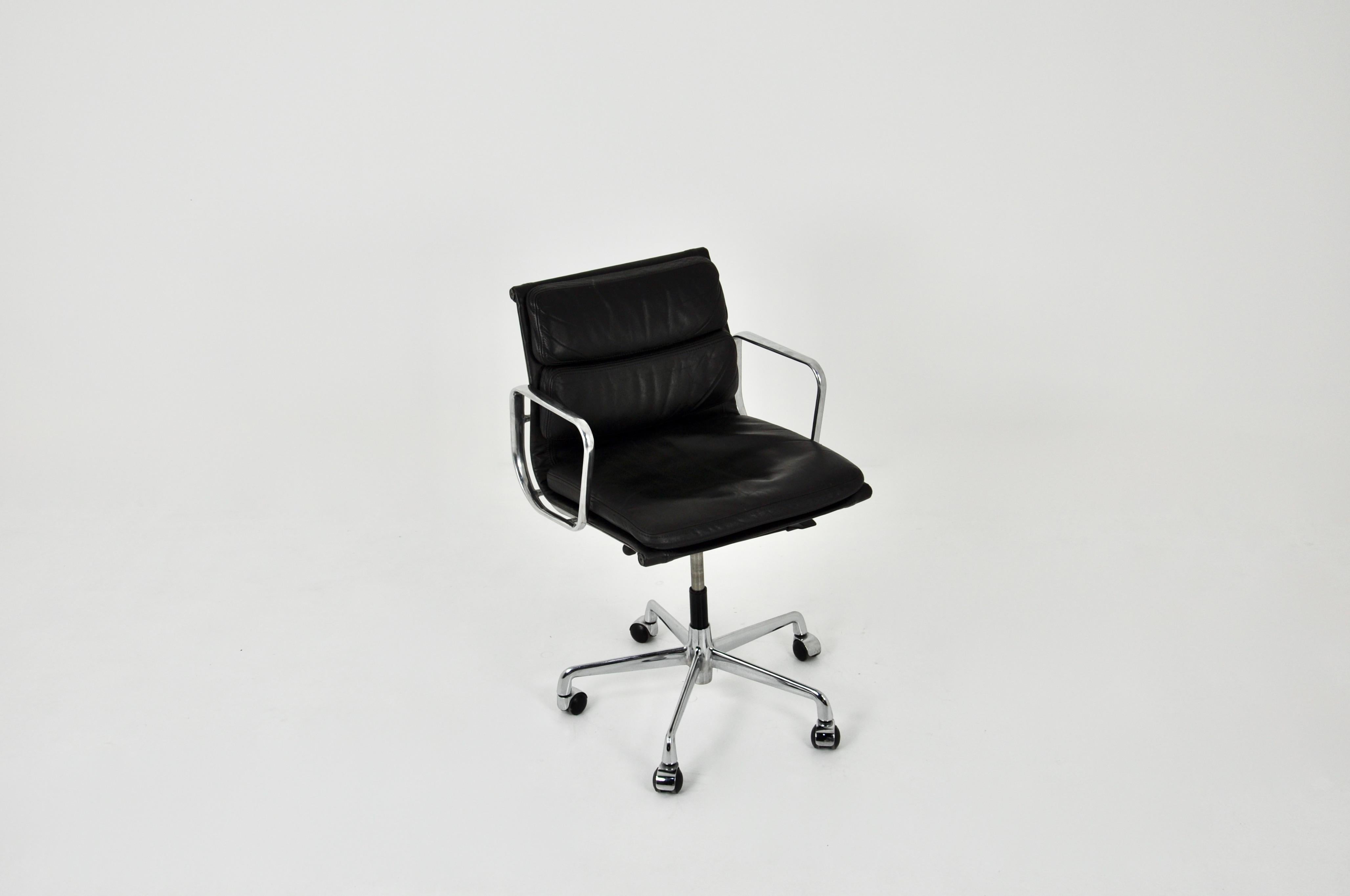 EA 217 Soft Pad Chair by Charles & Ray Eames for ICF, 1970s 1