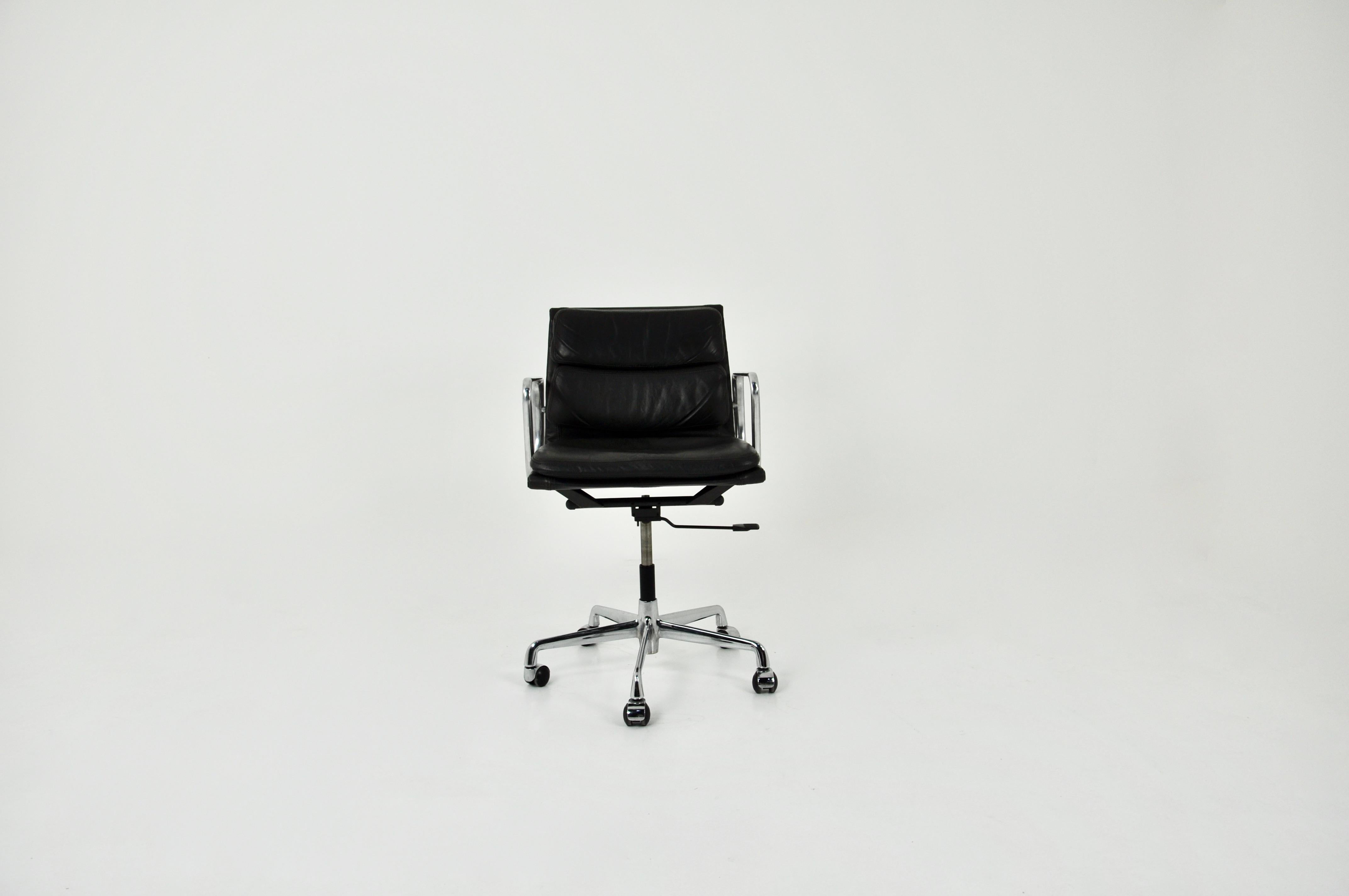 EA 217 Soft Pad Chair by Charles & Ray Eames for ICF, 1970s 2