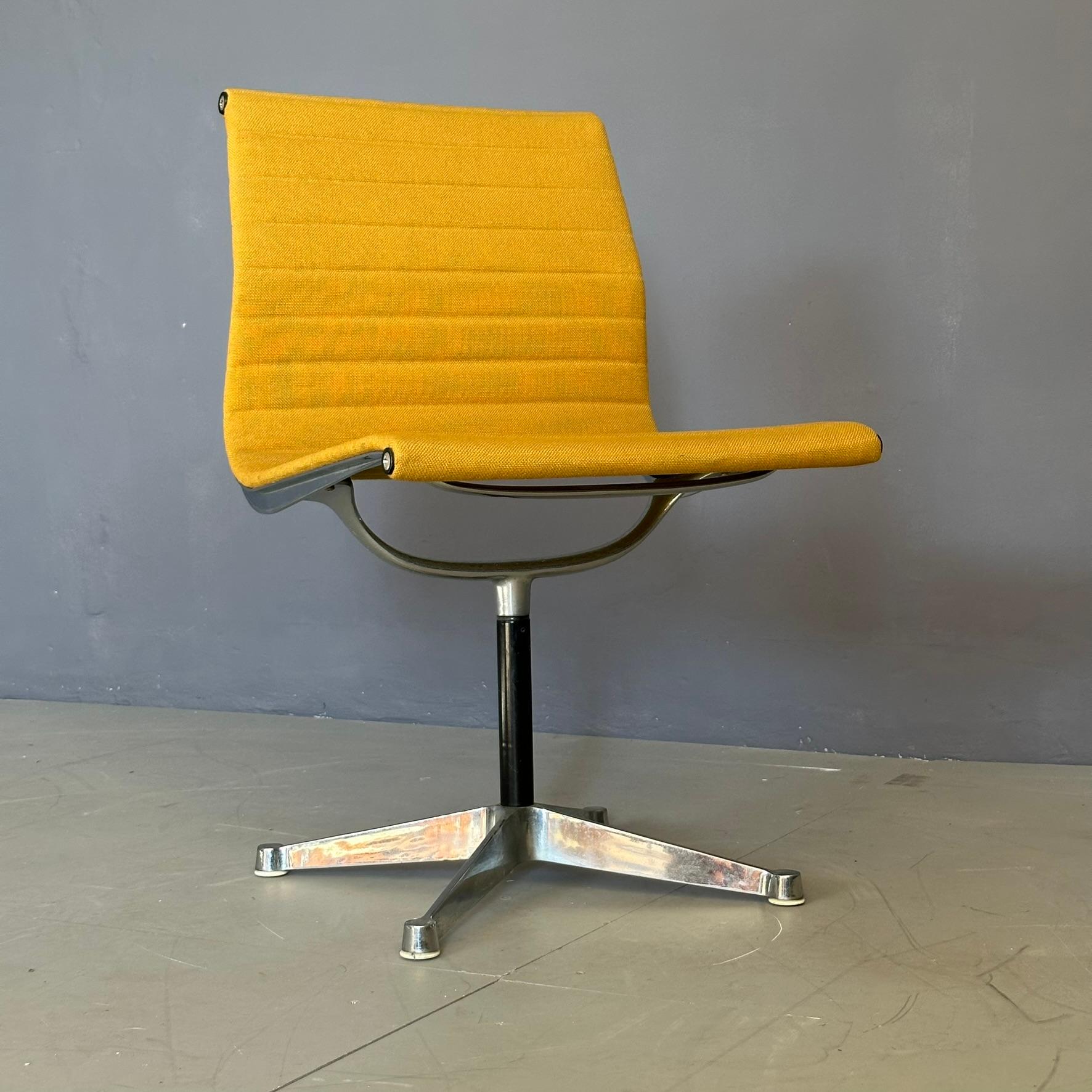 Mid-20th Century EA105 yellow chair design by Charles Eames for Herman Miller, 1960s swivel seat For Sale
