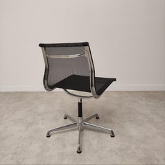 EA107 Charles & Ray Eames ICF desk chair