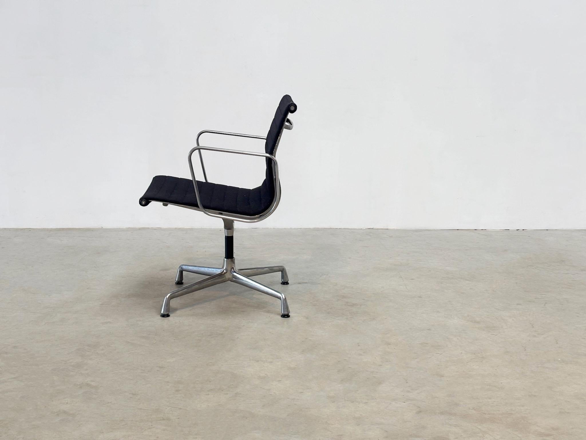 Sedia da scrivania EA108 di Charles and Ray Eames per Vitra In condizioni buone in vendita a Nijlen, VAN