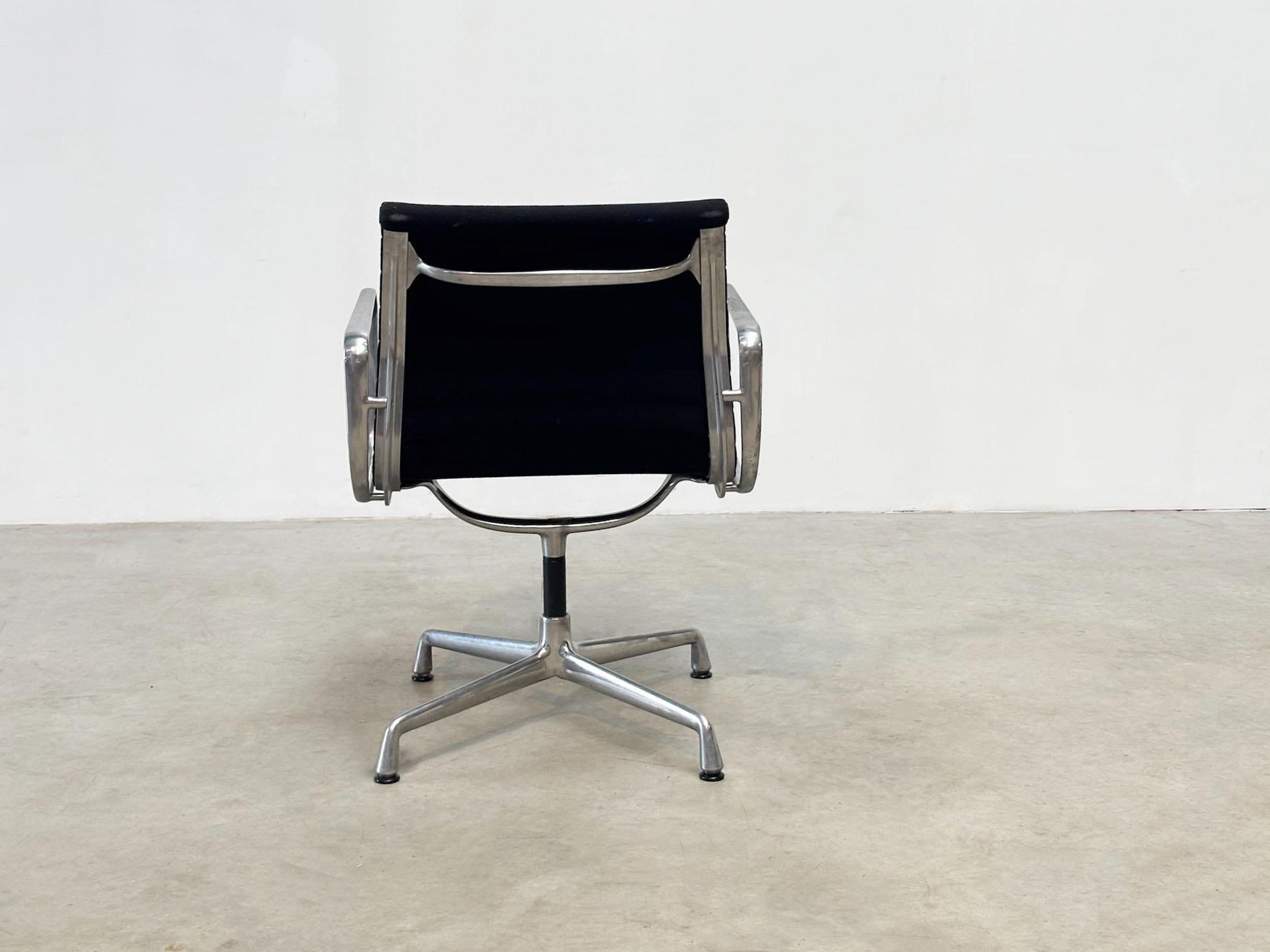 Fine XX secolo Sedia da scrivania EA108 di Charles and Ray Eames per Vitra in vendita