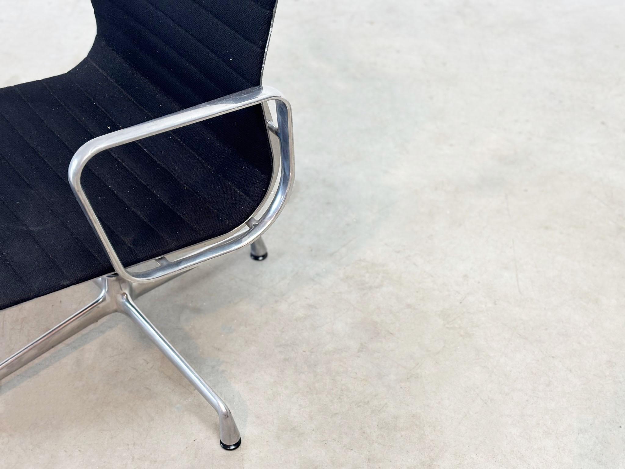 Alluminio Sedia da scrivania EA108 di Charles and Ray Eames per Vitra in vendita