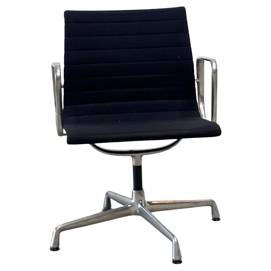 Sedia da scrivania EA108 di Charles and Ray Eames per Vitra