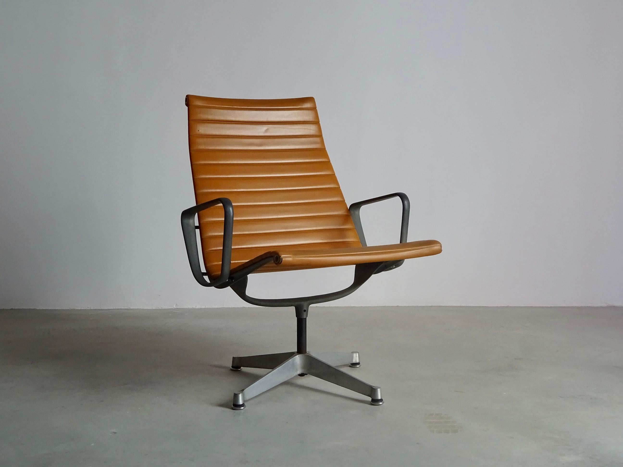 Aluminum EA116, Early Edition, Charles and Ray Eames for Herman Miller, 1958 For Sale