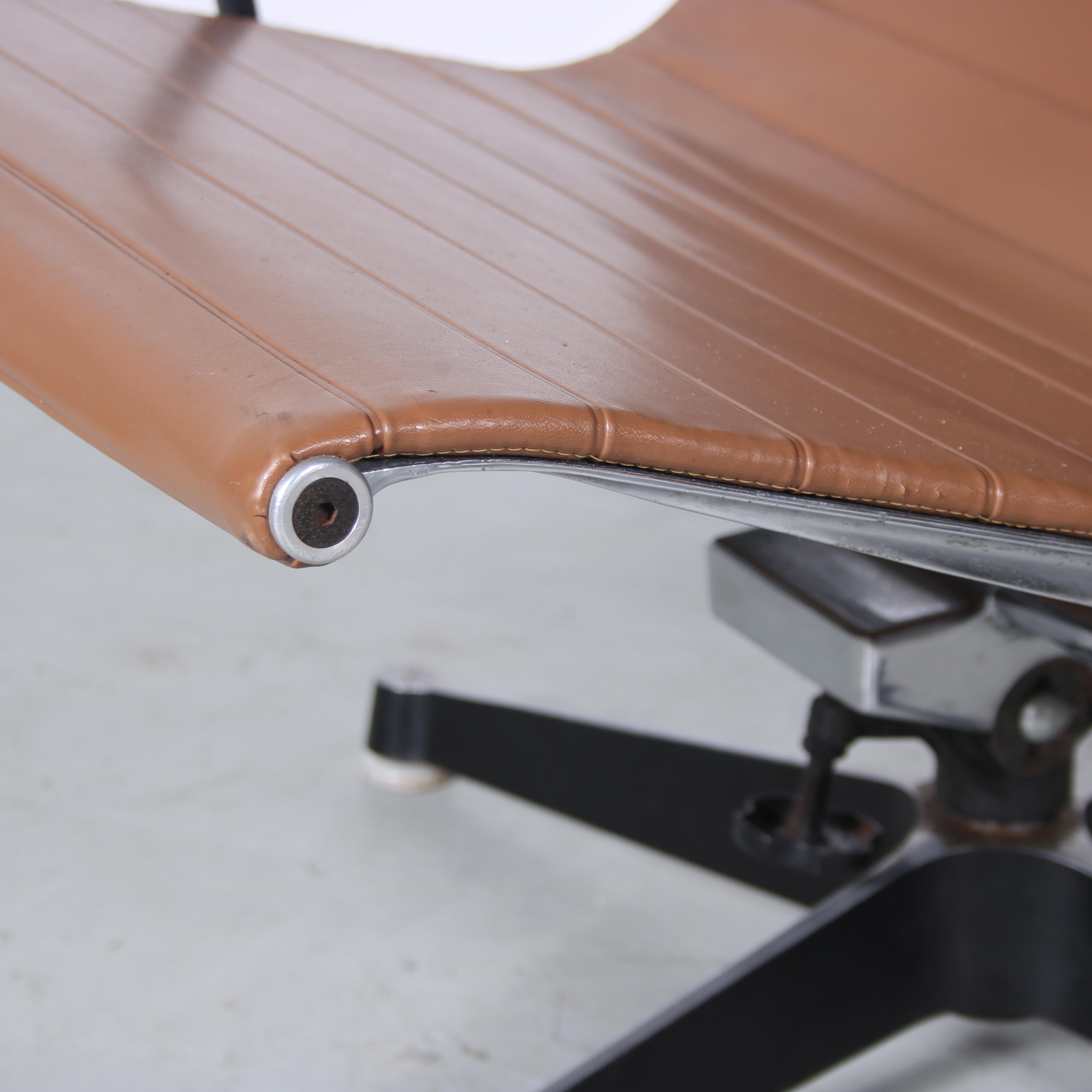 Chaise EA124 de Charles & Ray Eames pour Herman Miller, États-Unis 1960 en vente 5