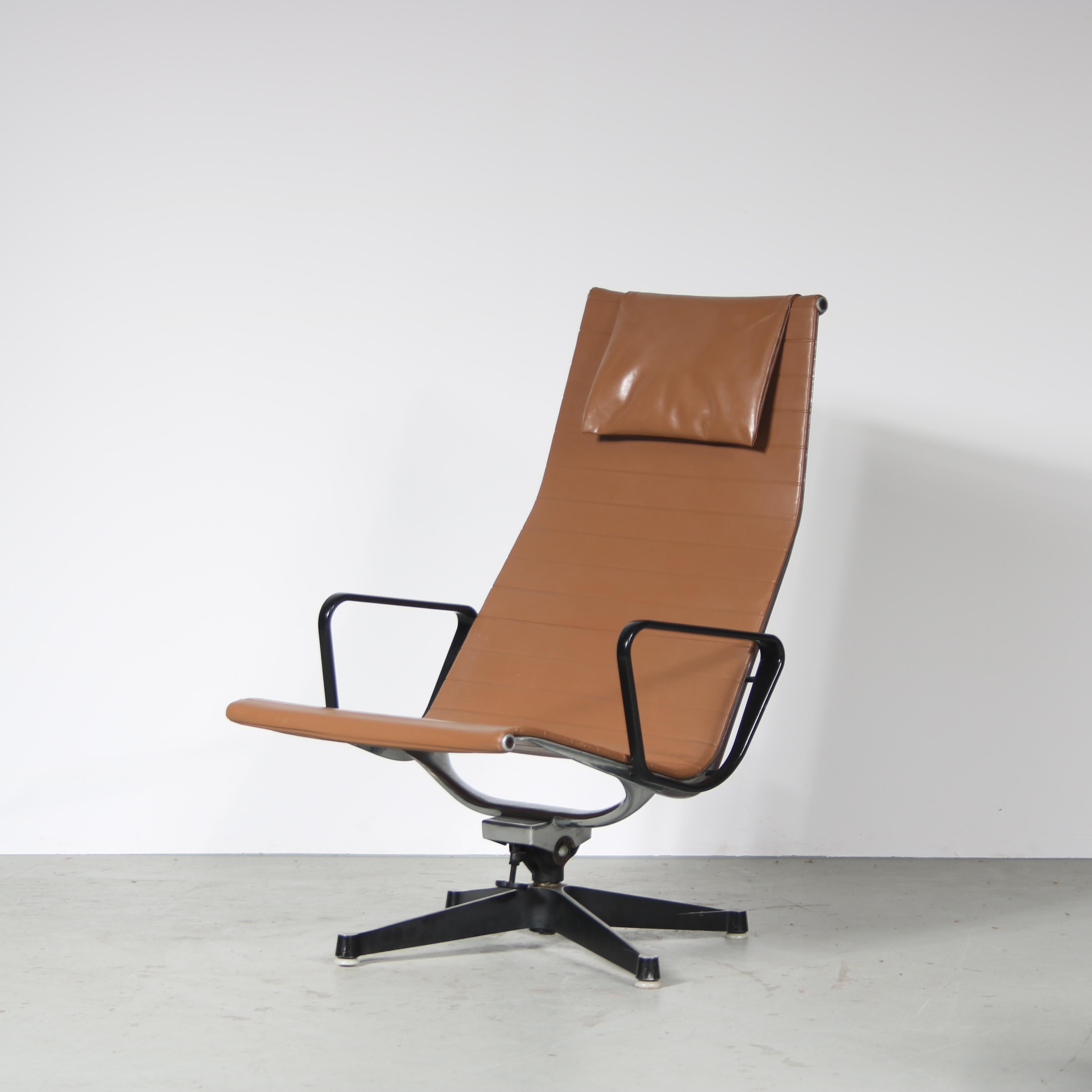 

A wonderful lounge chair, model EA 124, designed by Charles & Ray Eames and manufactured by Herman Miller in the USA around 1960.

This eye-catching chair is a highly recognizable piece of mid-century design! It has a grey with black lacquered