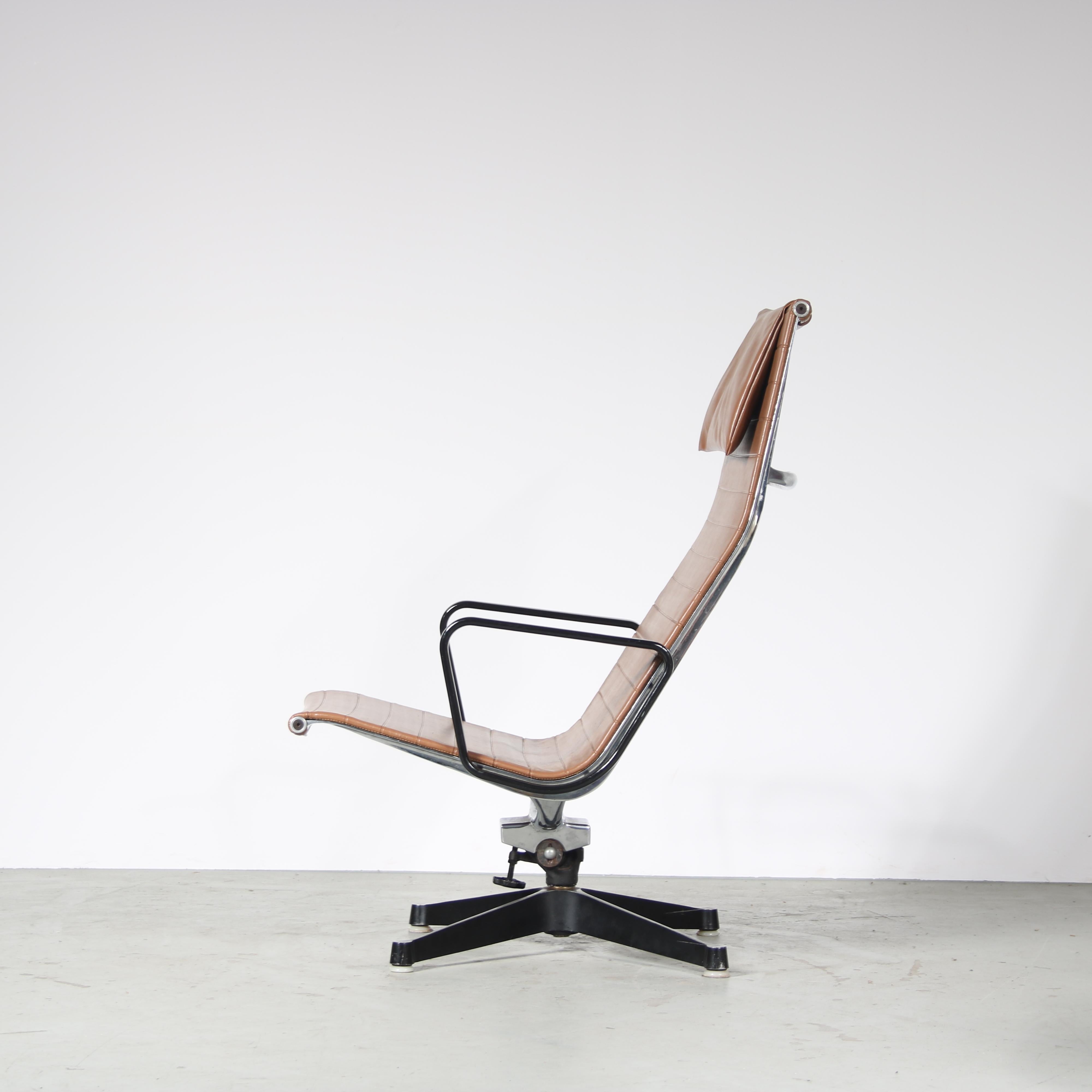 EA124 Chair by Charles & Ray Eames for Herman Miller, USA 1960 In Good Condition For Sale In Amsterdam, NL