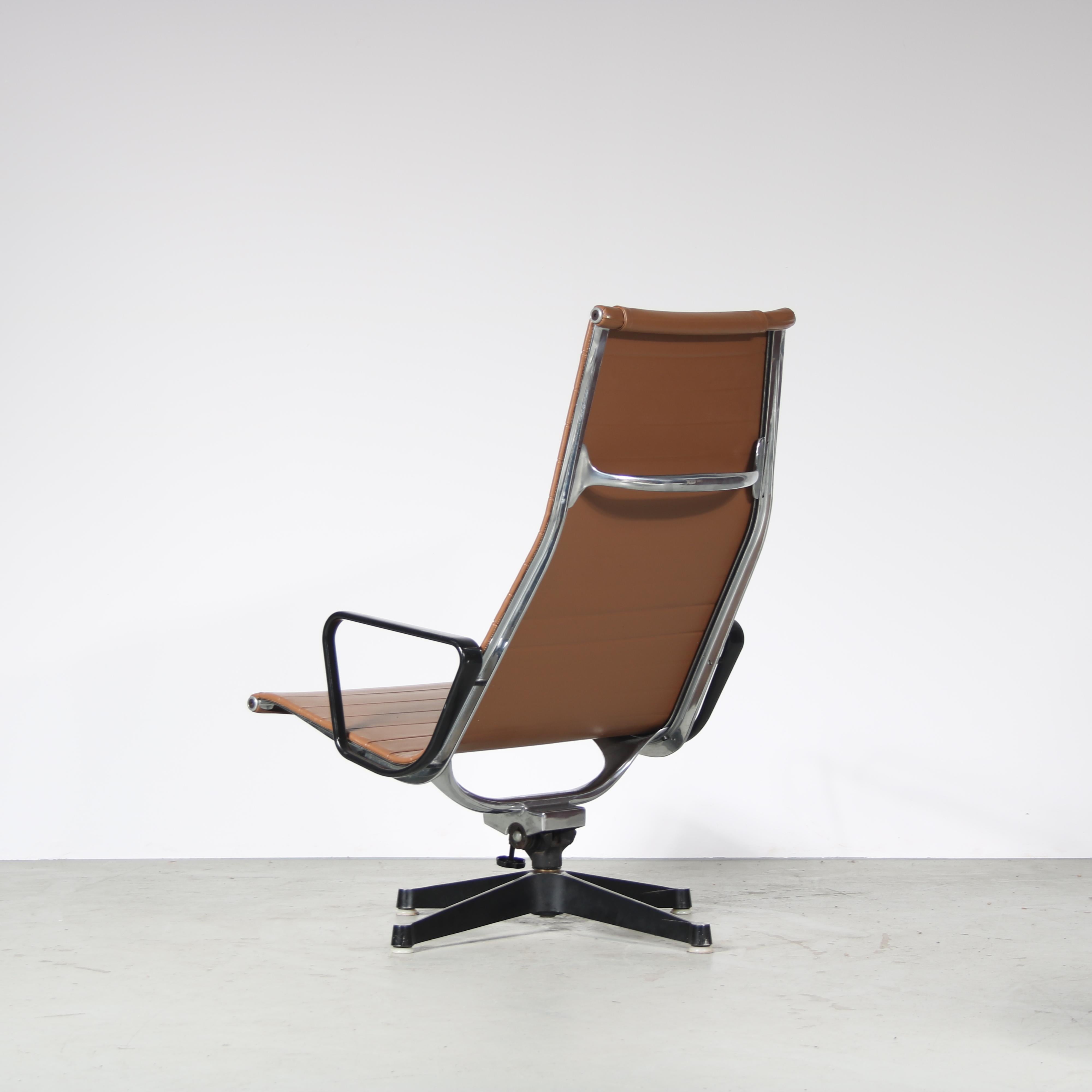 Milieu du XXe siècle Chaise EA124 de Charles & Ray Eames pour Herman Miller, États-Unis 1960 en vente