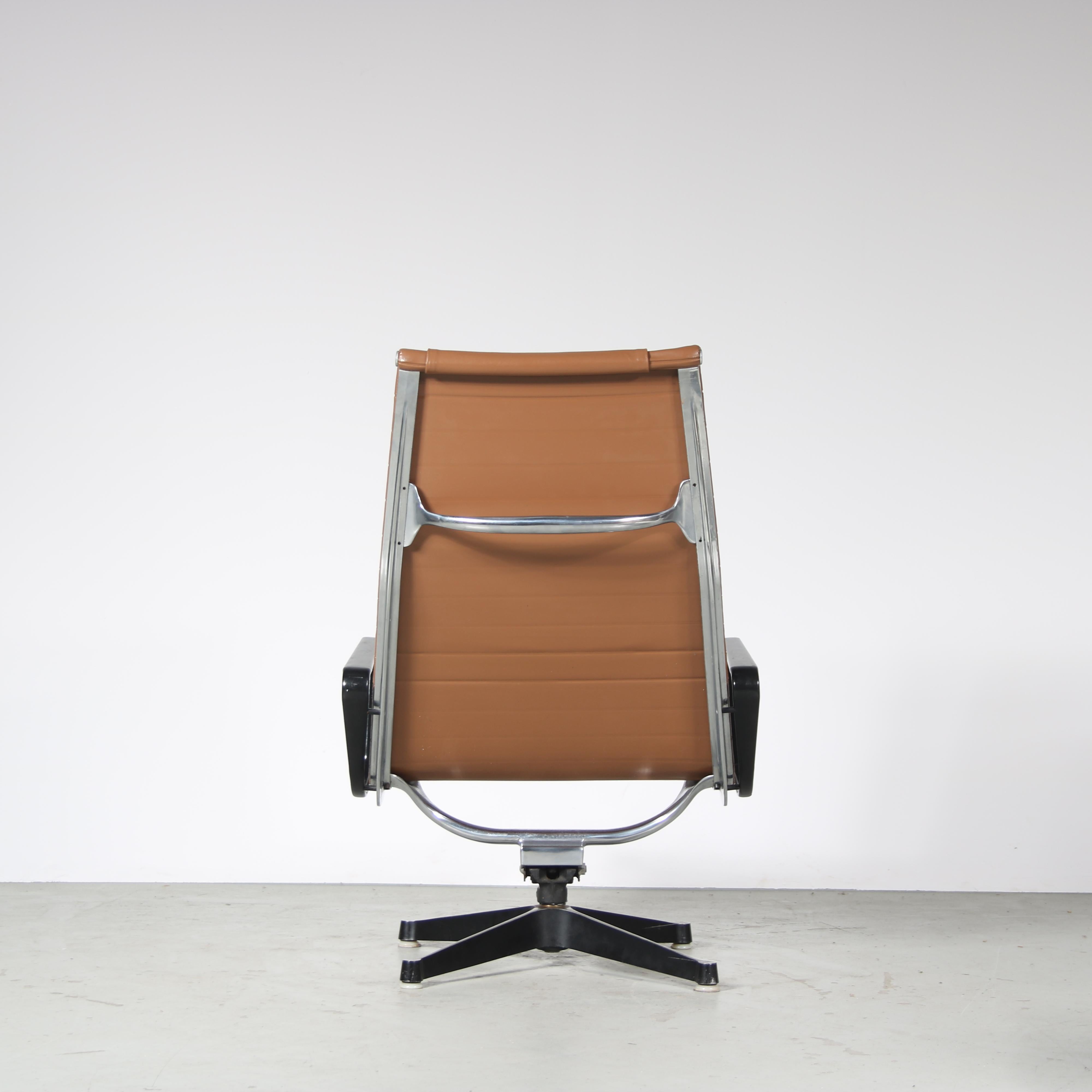 Metal EA124 Chair by Charles & Ray Eames for Herman Miller, USA 1960 For Sale