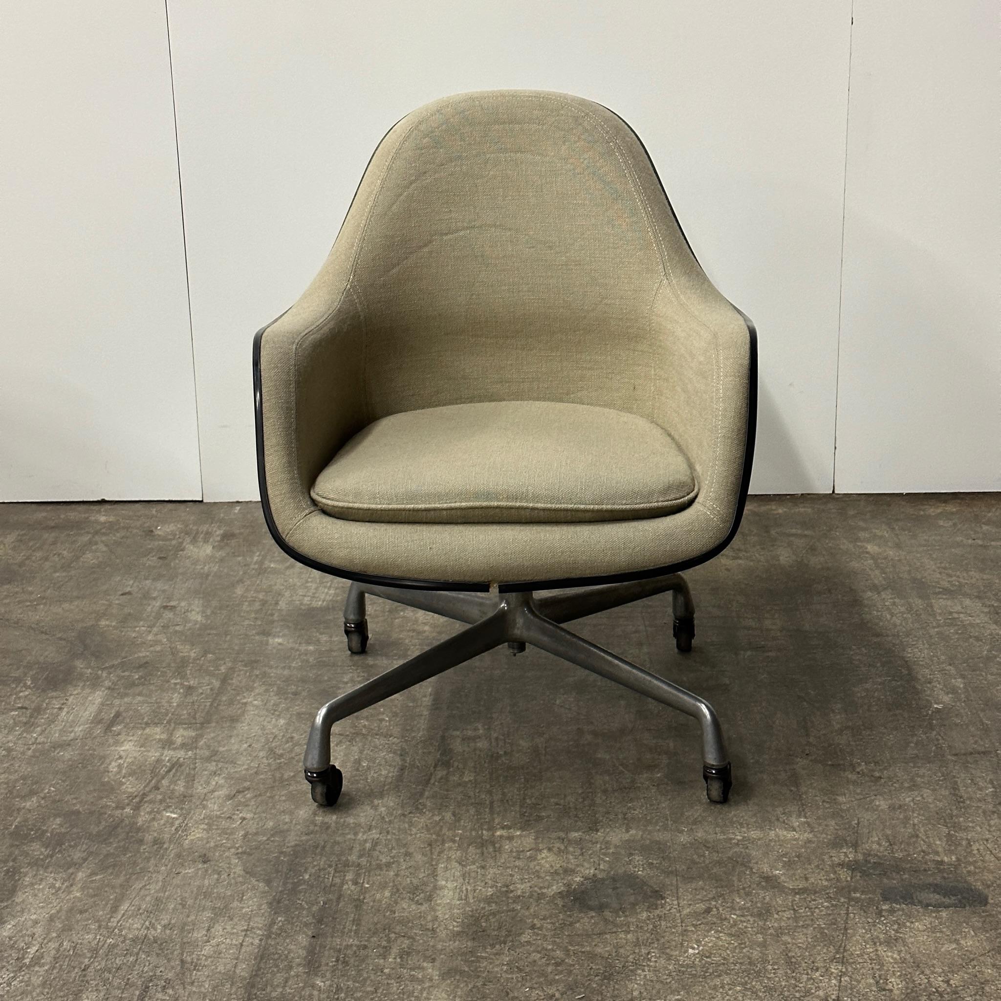 Mid-Century Modern EA178 Loose Pad Chair by Charles and Ray Eames for Herman Miller For Sale