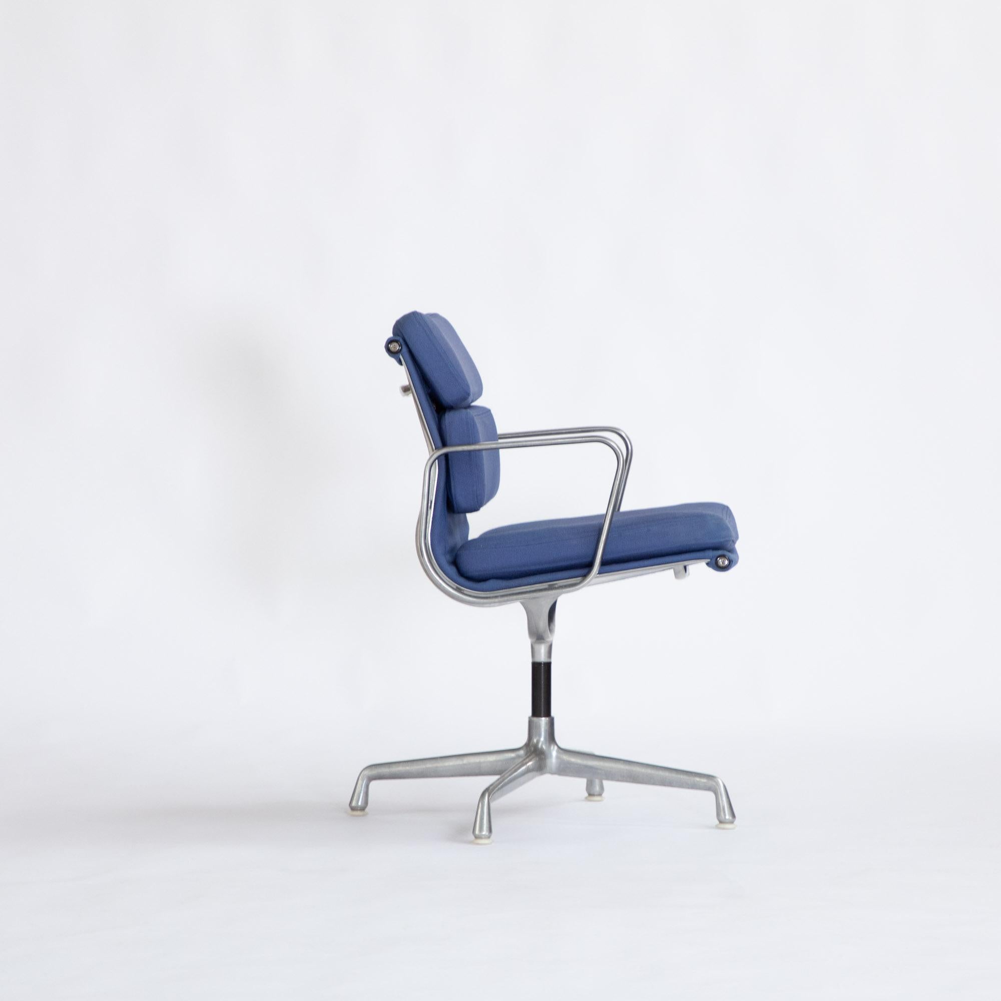 EA208 Eames, Herman Miller soft pad swivel office char (Moderne der Mitte des Jahrhunderts) im Angebot
