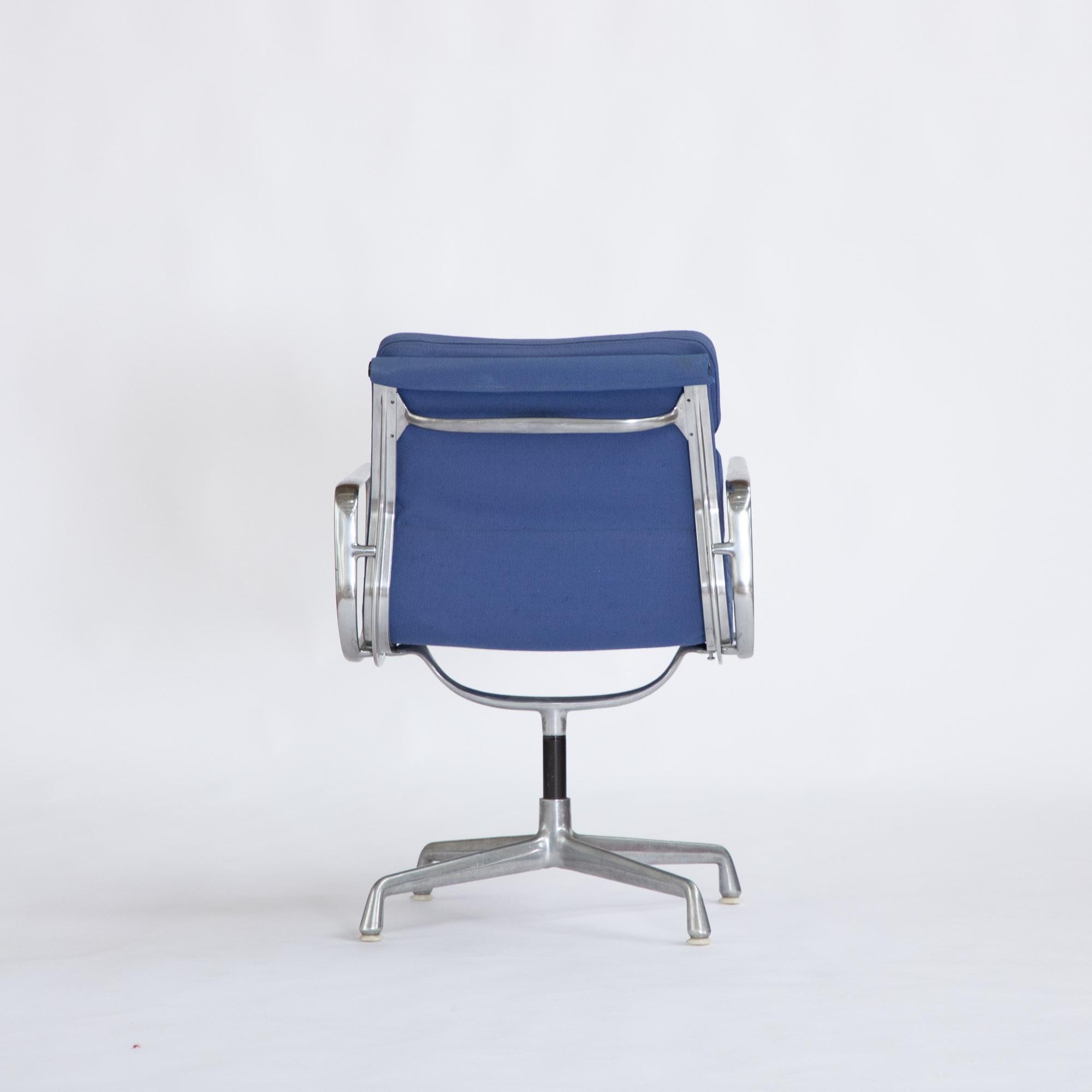 EA208 Eames, Herman Miller soft pad swivel office char (Moderne der Mitte des Jahrhunderts) im Angebot