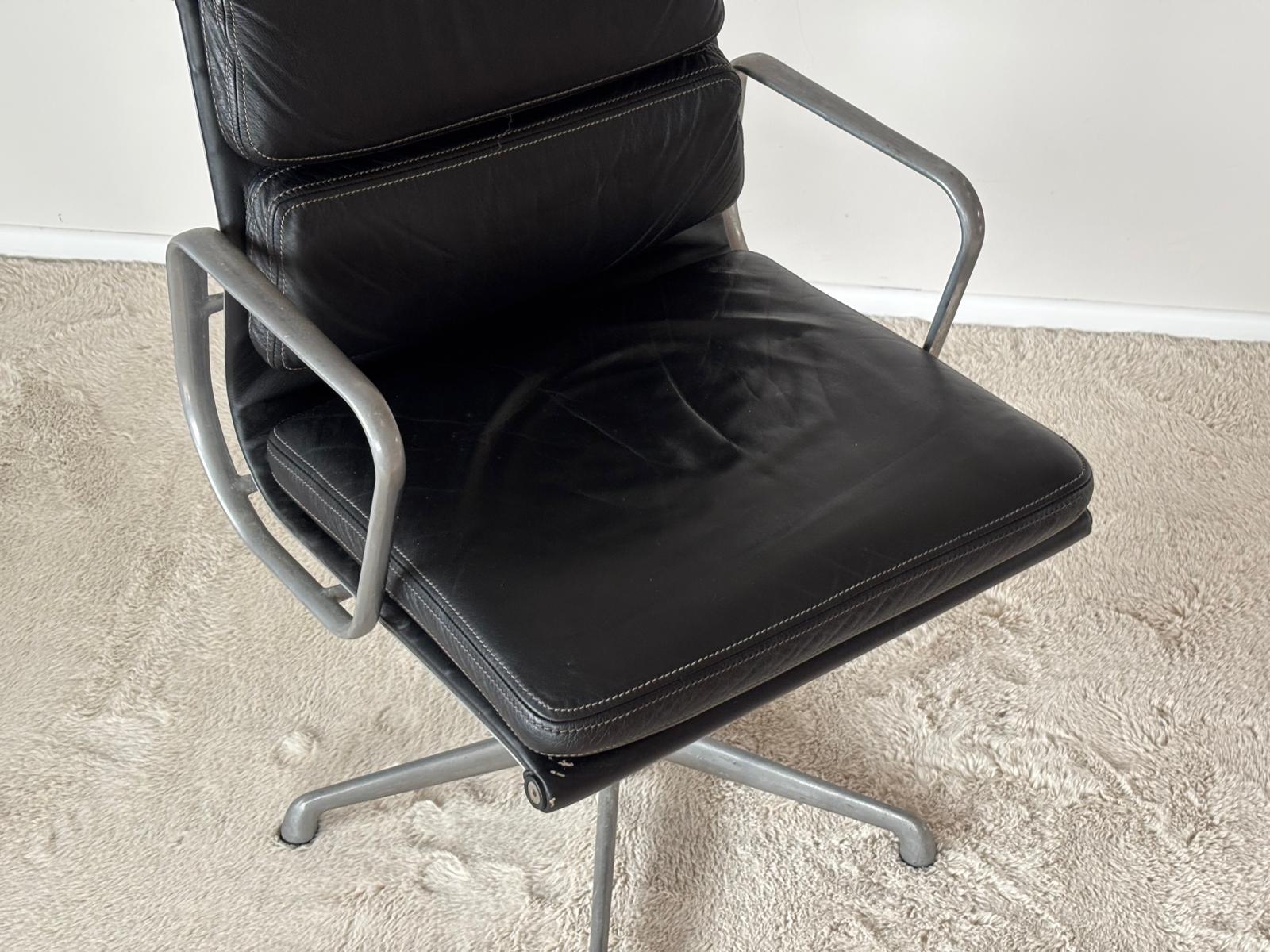 EA208 Soft Pad Chair historical ICF Edition 1973 by Charles Eames im Angebot 2