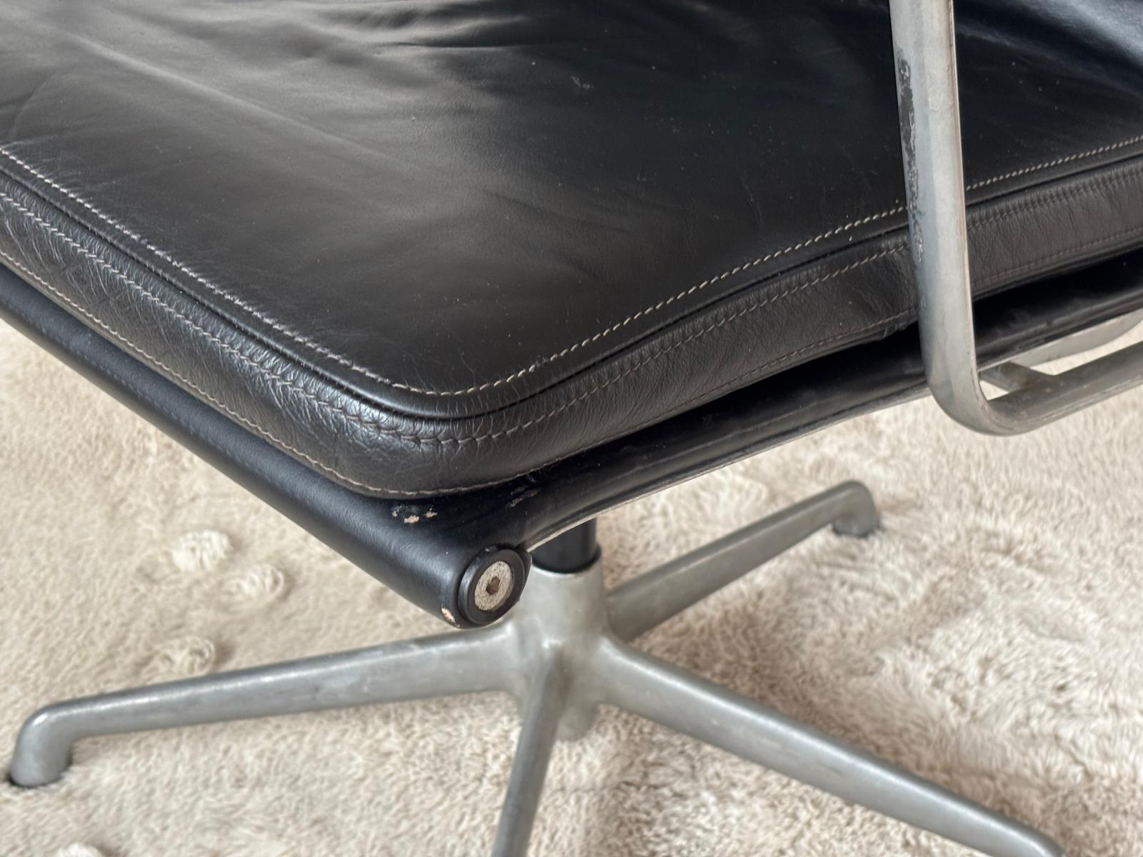 EA208 Soft Pad Chair historical ICF Edition 1973 by Charles Eames im Angebot 4