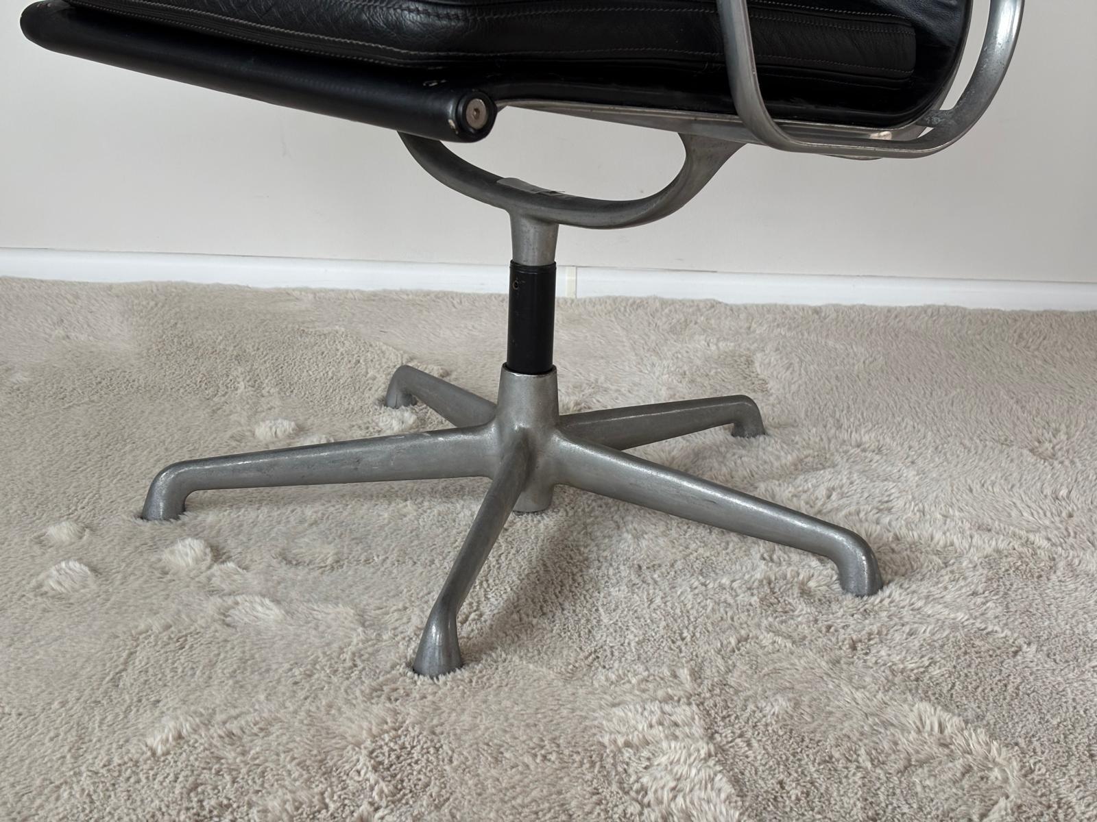 EA208 Soft Pad Chair historical ICF Edition 1973 by Charles Eames im Angebot 7