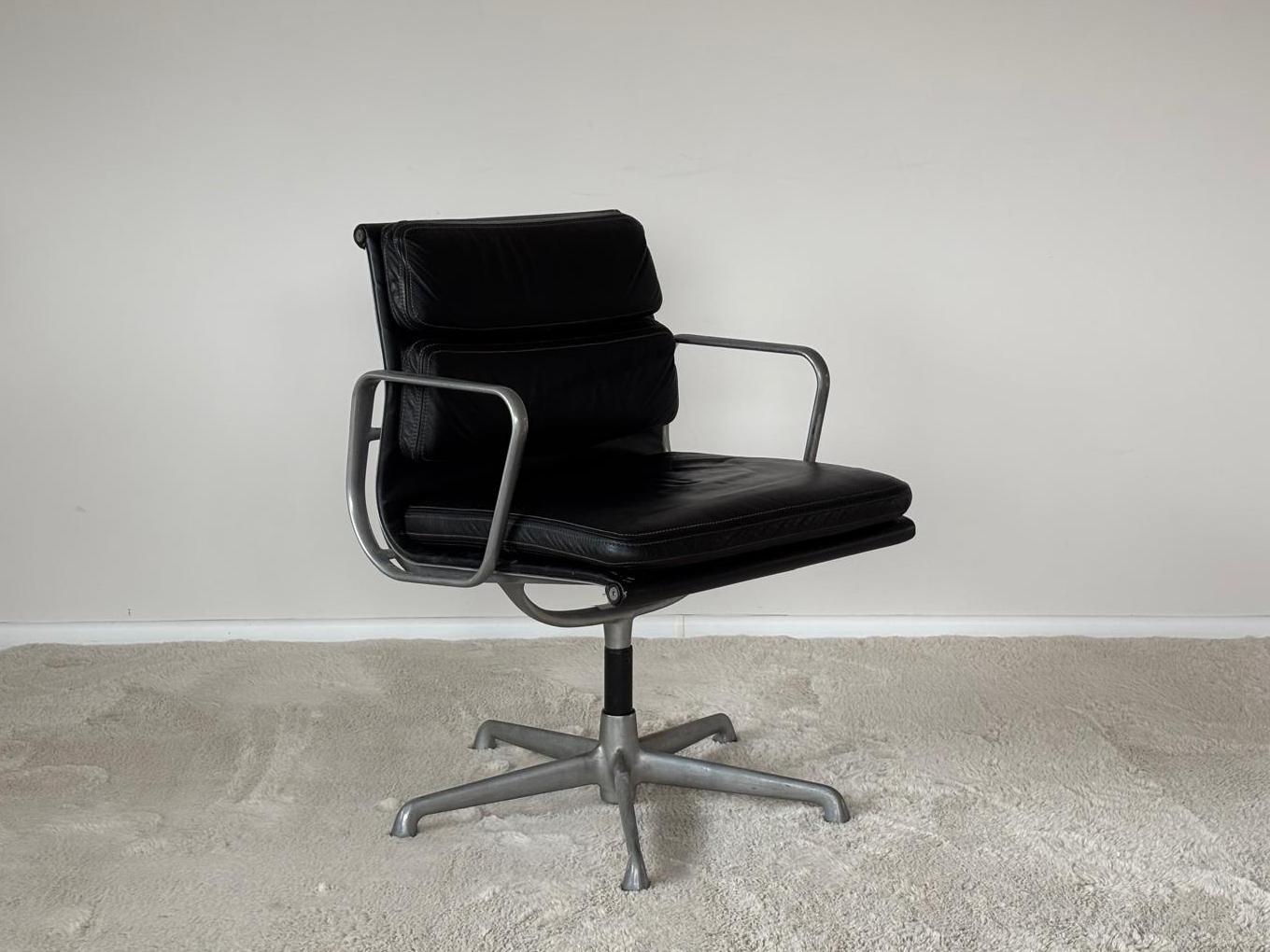 EA208 Soft Pad Chair historical ICF Edition 1973 by Charles Eames (20. Jahrhundert) im Angebot