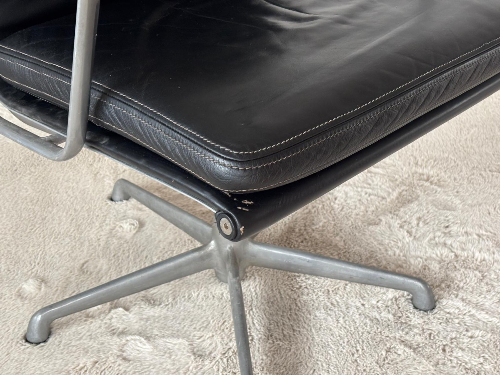 EA208 Soft Pad Chair historical ICF Edition 1973 by Charles Eames (Aluminium) im Angebot