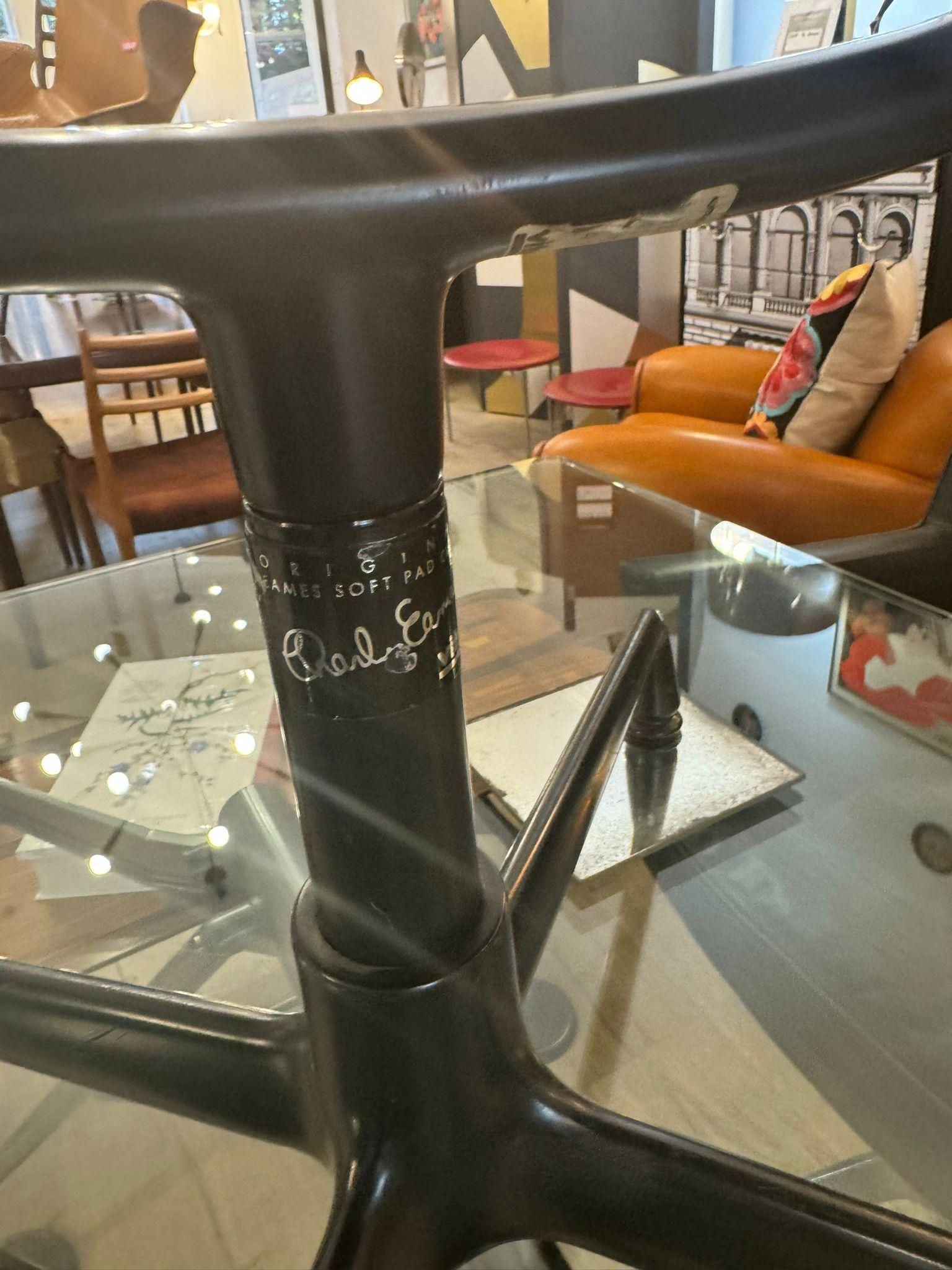 EA208 soft pad office chair by Charles & Ray Eames for Vitra, in black leather with black frames set on gliders, 1990s

These rare editions are a great addition to any office space, gliders can be removed and castors can be added. 


2 Available.
