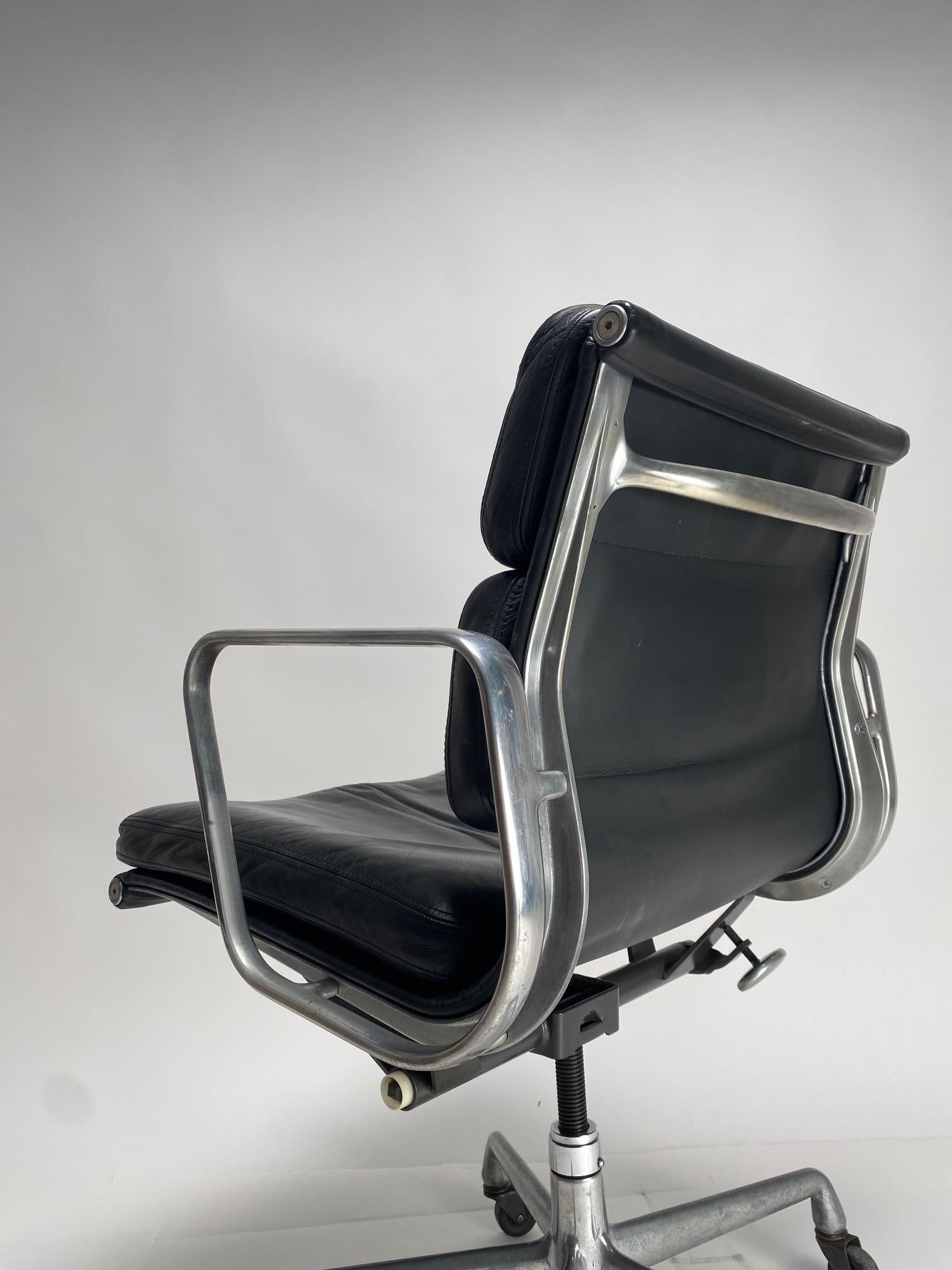 EA217 black Soft Pad Chair by Charles & Ray Eames for Herman miller, 1970s For Sale 4