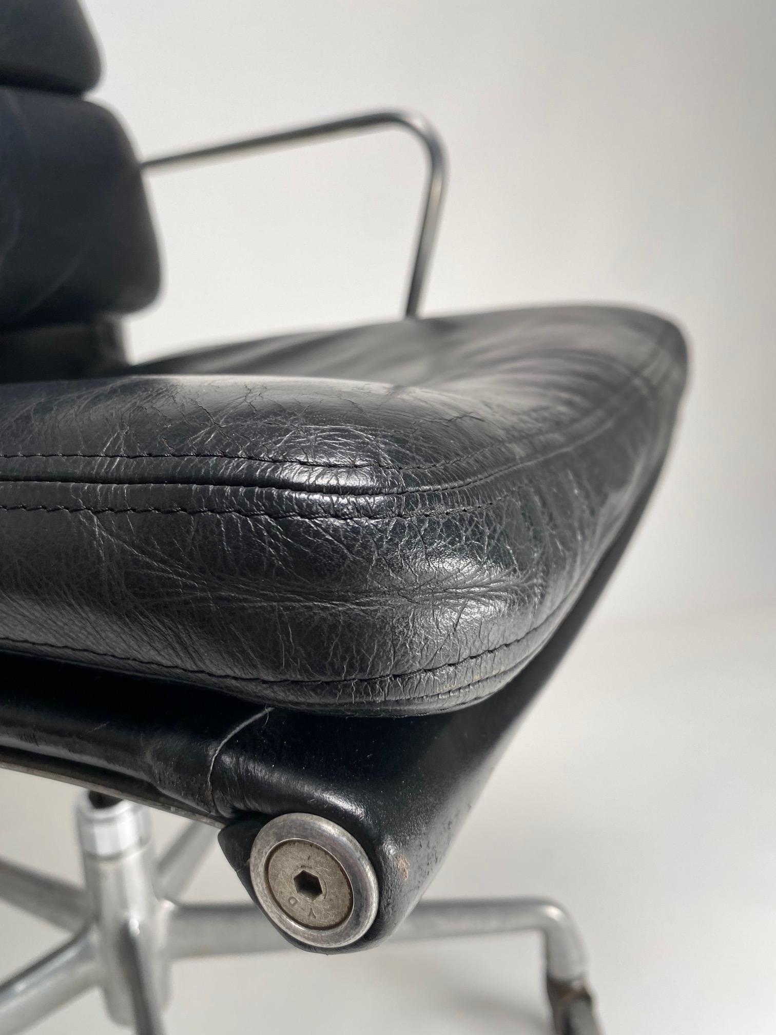 Fin du 20e siècle EA217 black Soft Pad Chair by Charles & Ray Eames for Herman miller, 1970s en vente