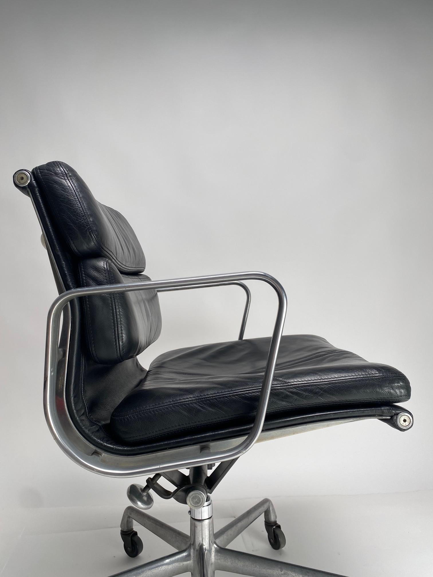 EA217 black Soft Pad Chair by Charles & Ray Eames for Herman miller, 1970s For Sale 1