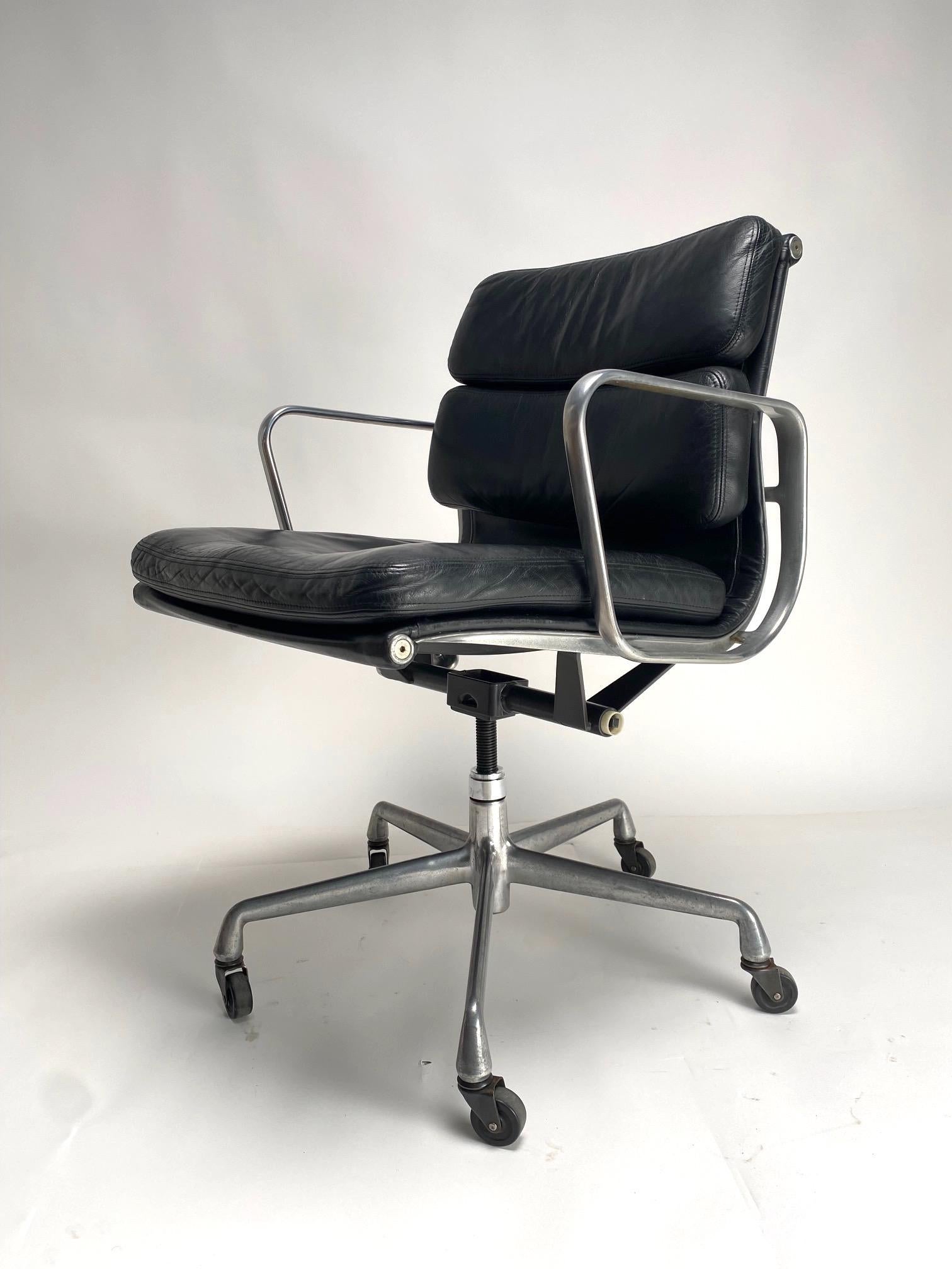EA217 black Soft Pad Chair by Charles & Ray Eames for Herman miller, 1970s 2