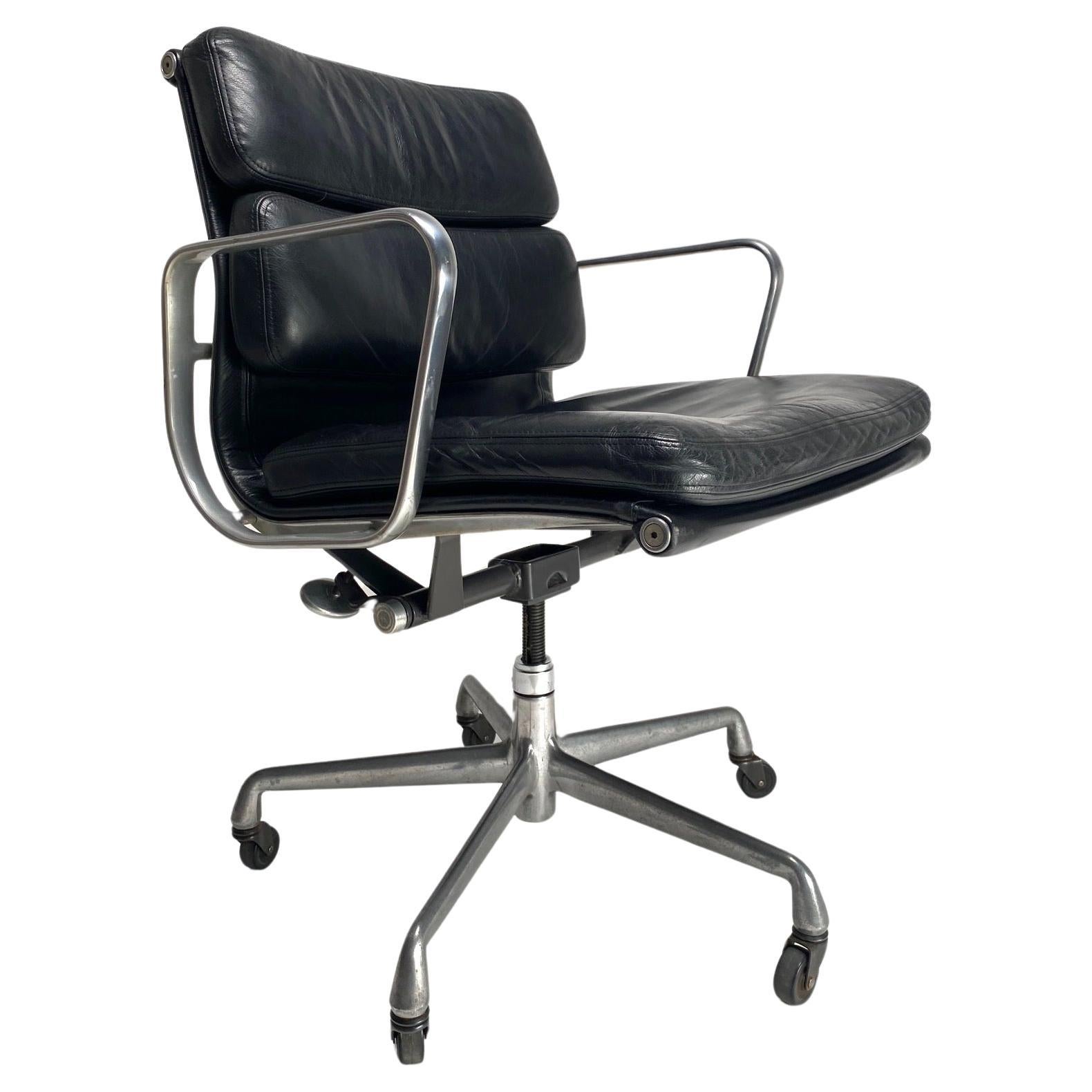 EA217 black Soft Pad Chair by Charles & Ray Eames for Herman miller, 1970s For Sale