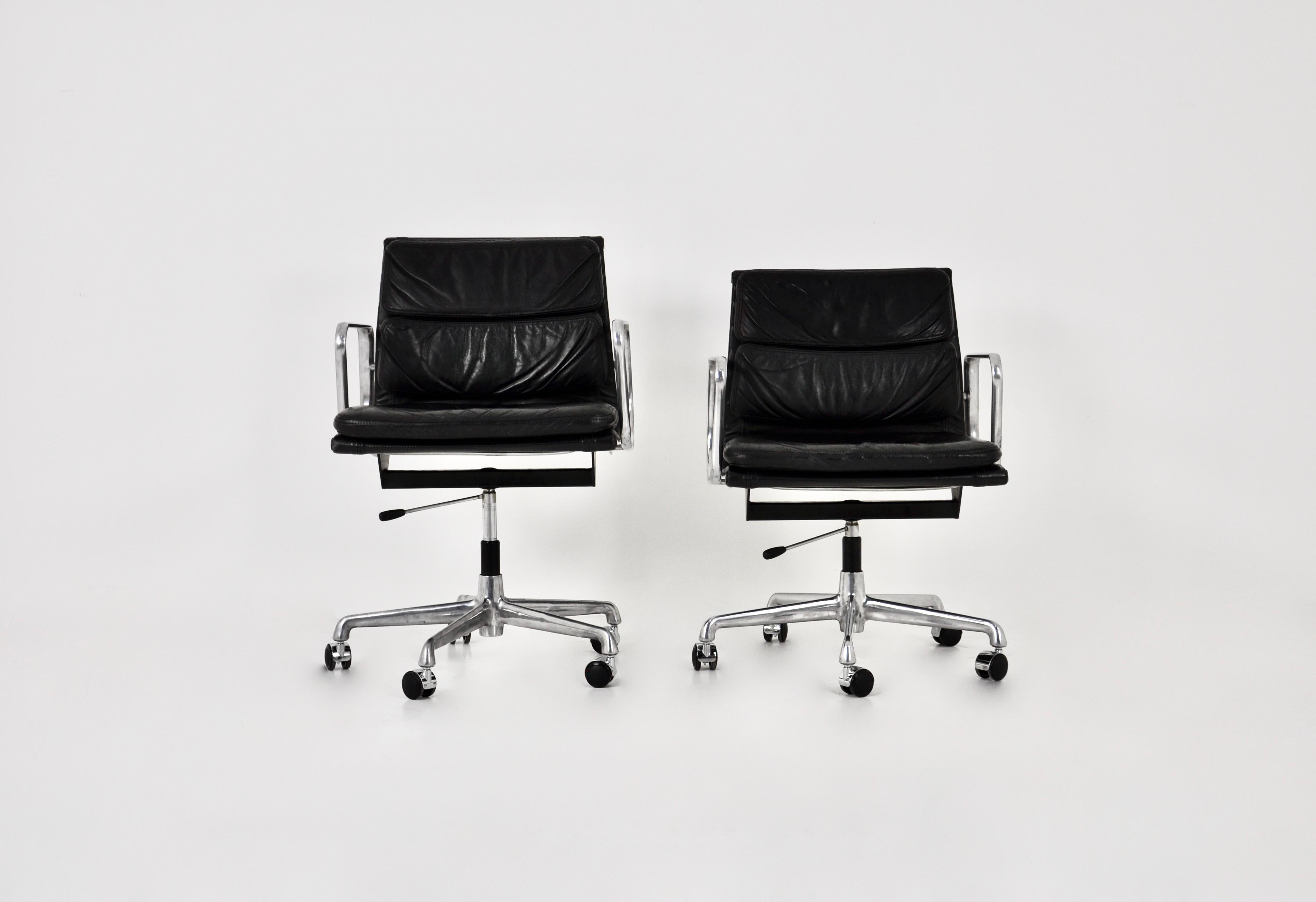 EA217 black Soft Pad Chairs by Charles & Ray Eames for Herman miller, 1970s, Set For Sale 3