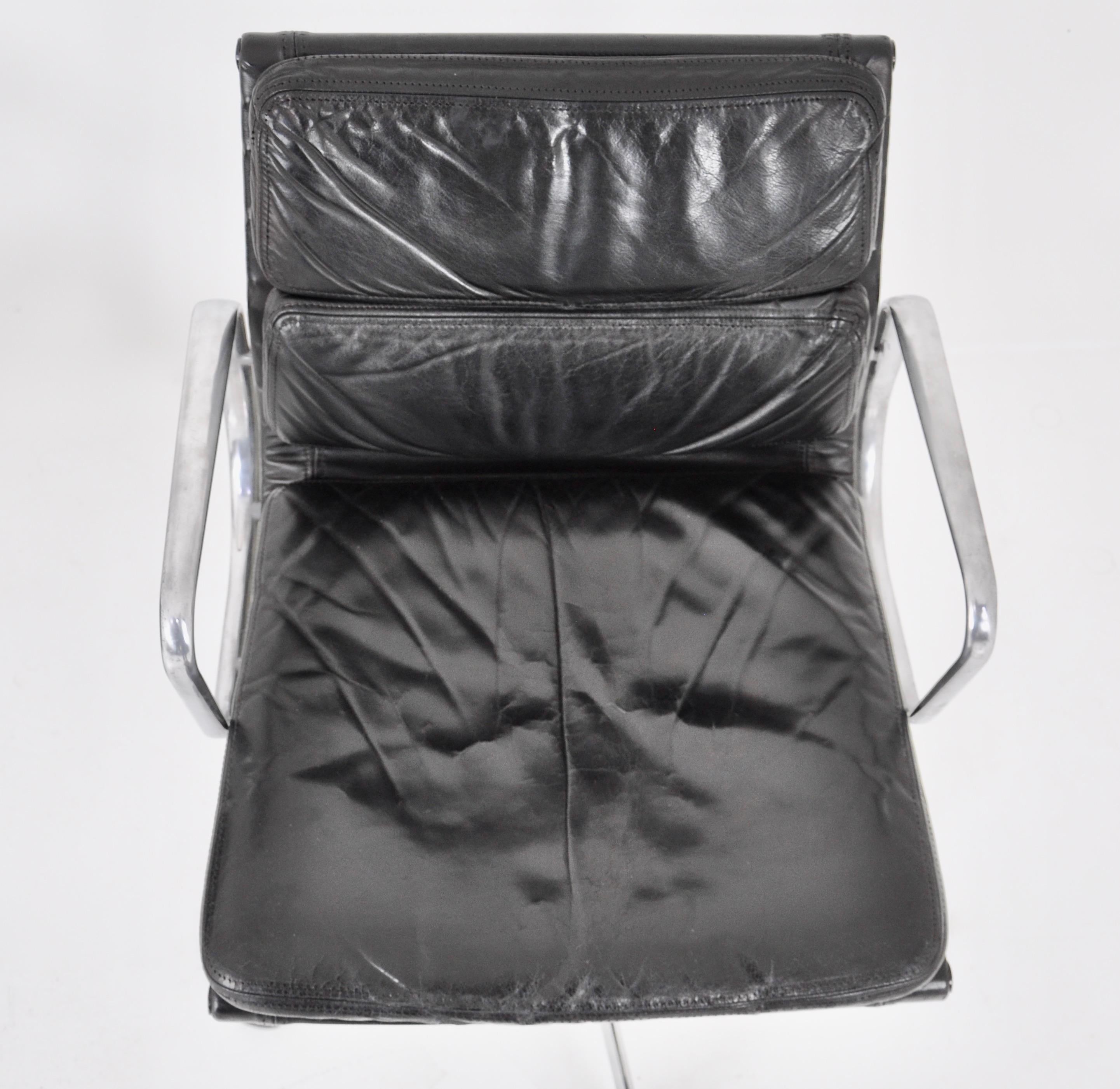 EA217 black Soft Pad Chairs by Charles & Ray Eames for Herman miller, 1970s, Set For Sale 5