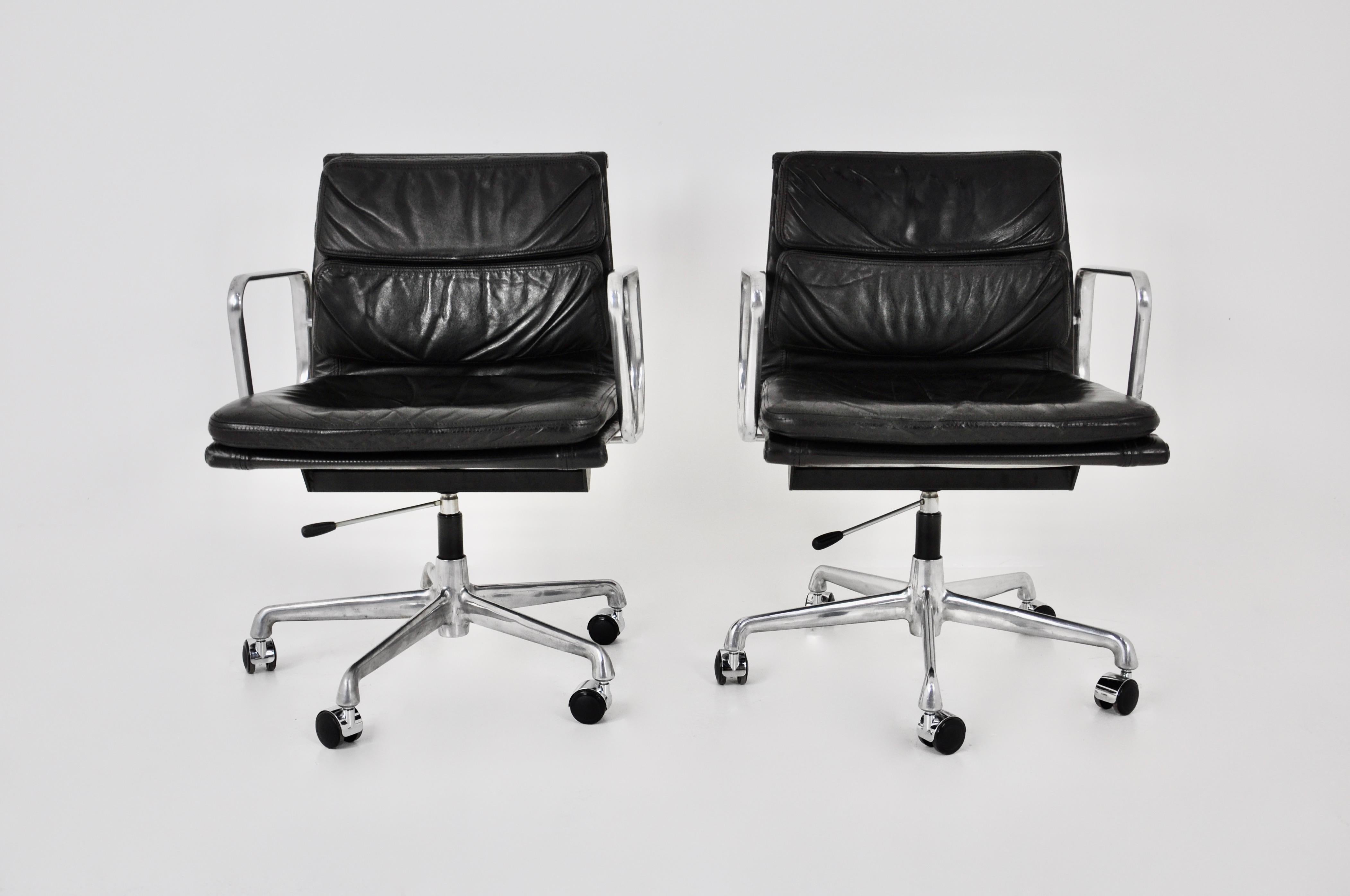 Central American EA217 black Soft Pad Chairs by Charles & Ray Eames for Herman miller, 1970s, Set For Sale