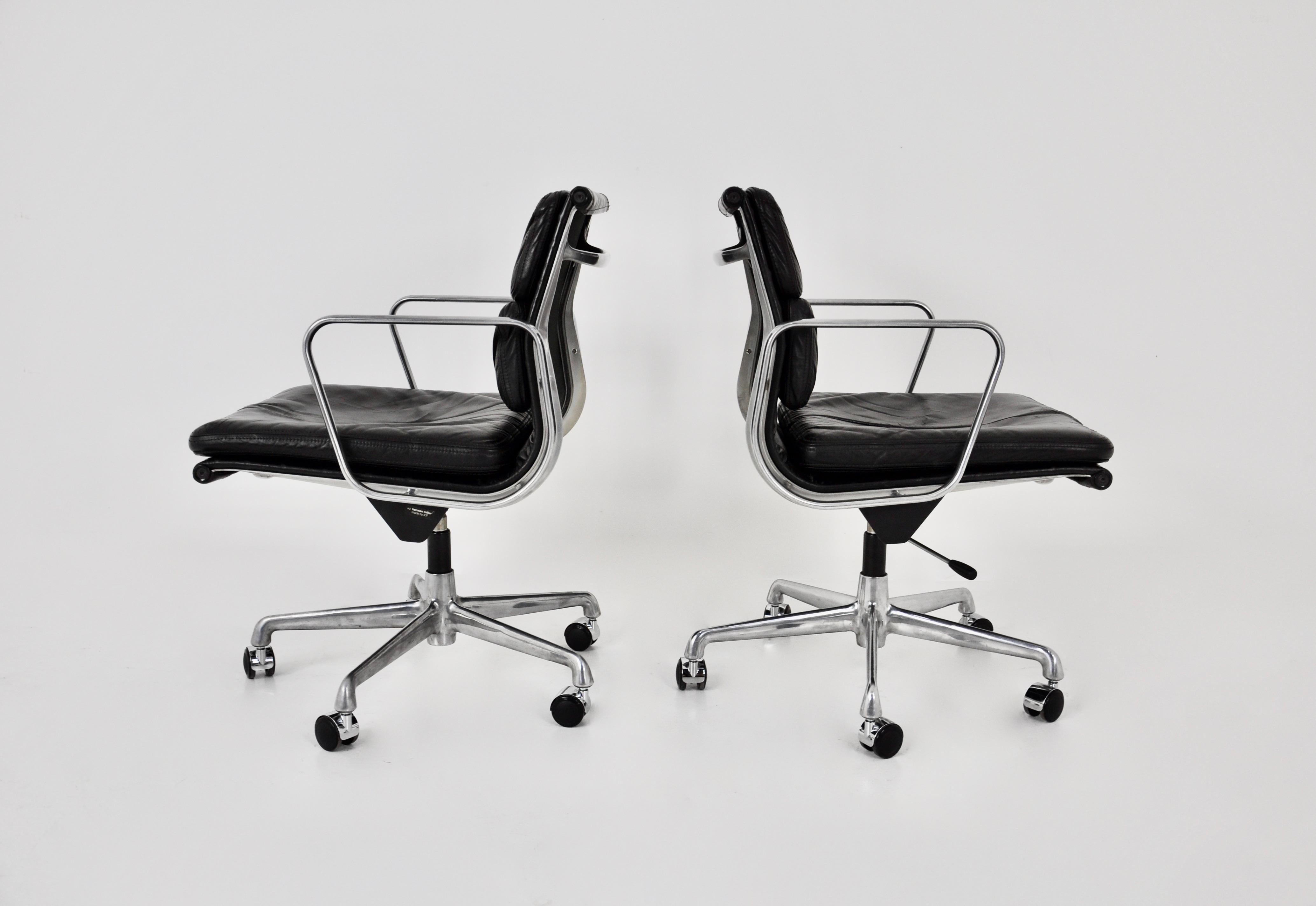 EA217 black Soft Pad Chairs by Charles & Ray Eames for Herman miller, 1970s, Set In Good Condition For Sale In Lasne, BE