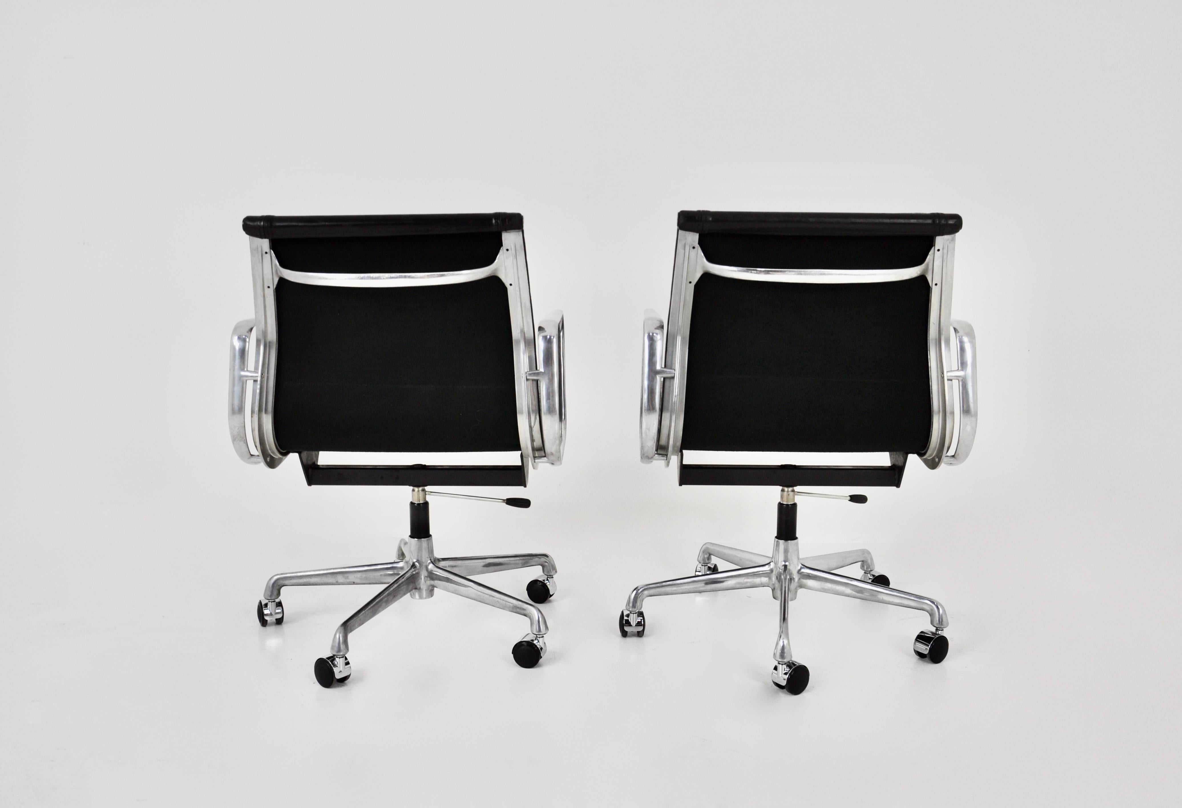 Late 20th Century EA217 black Soft Pad Chairs by Charles & Ray Eames for Herman miller, 1970s, Set For Sale